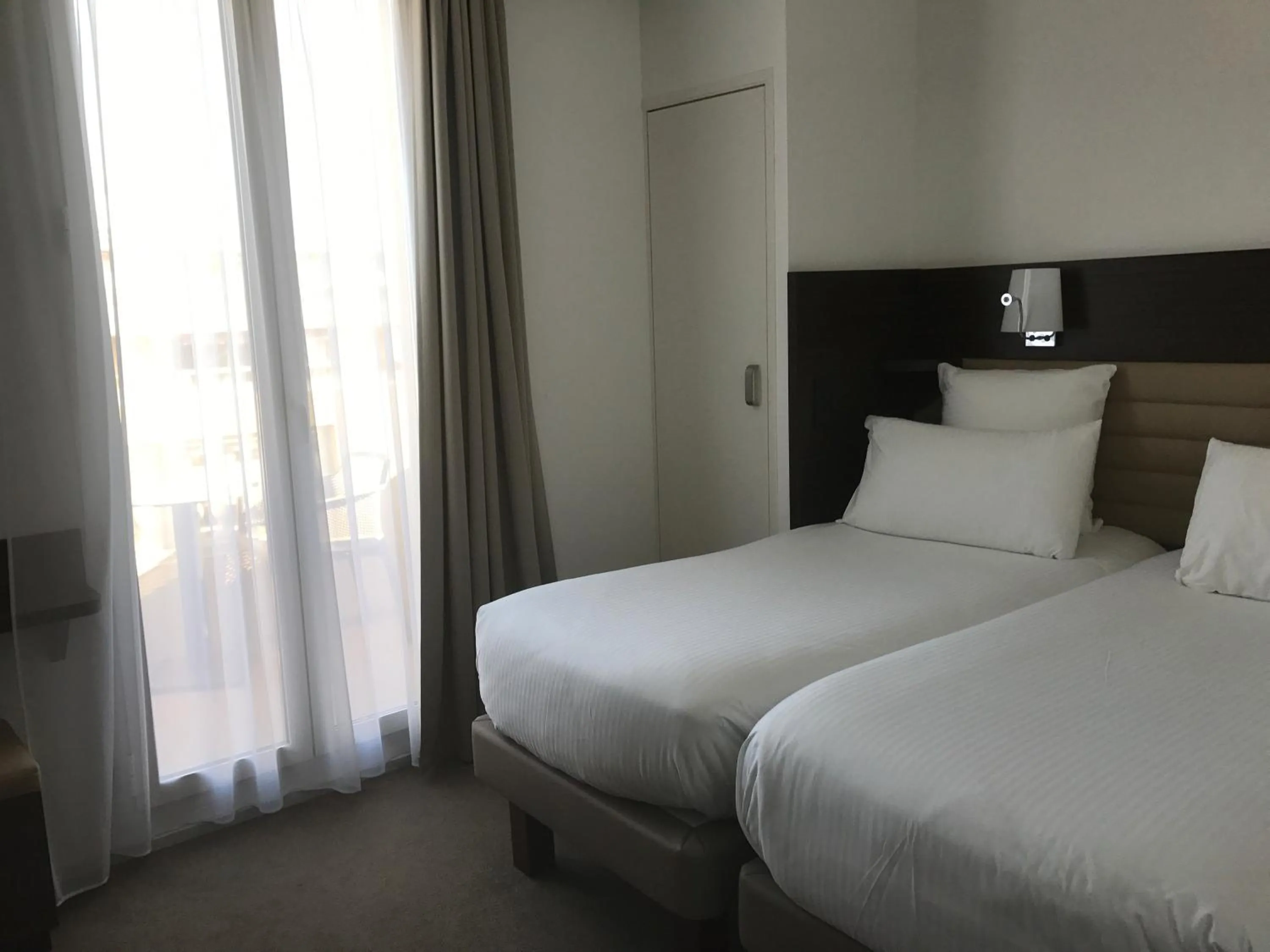 Bed in Hôtel & Appartements Monsigny