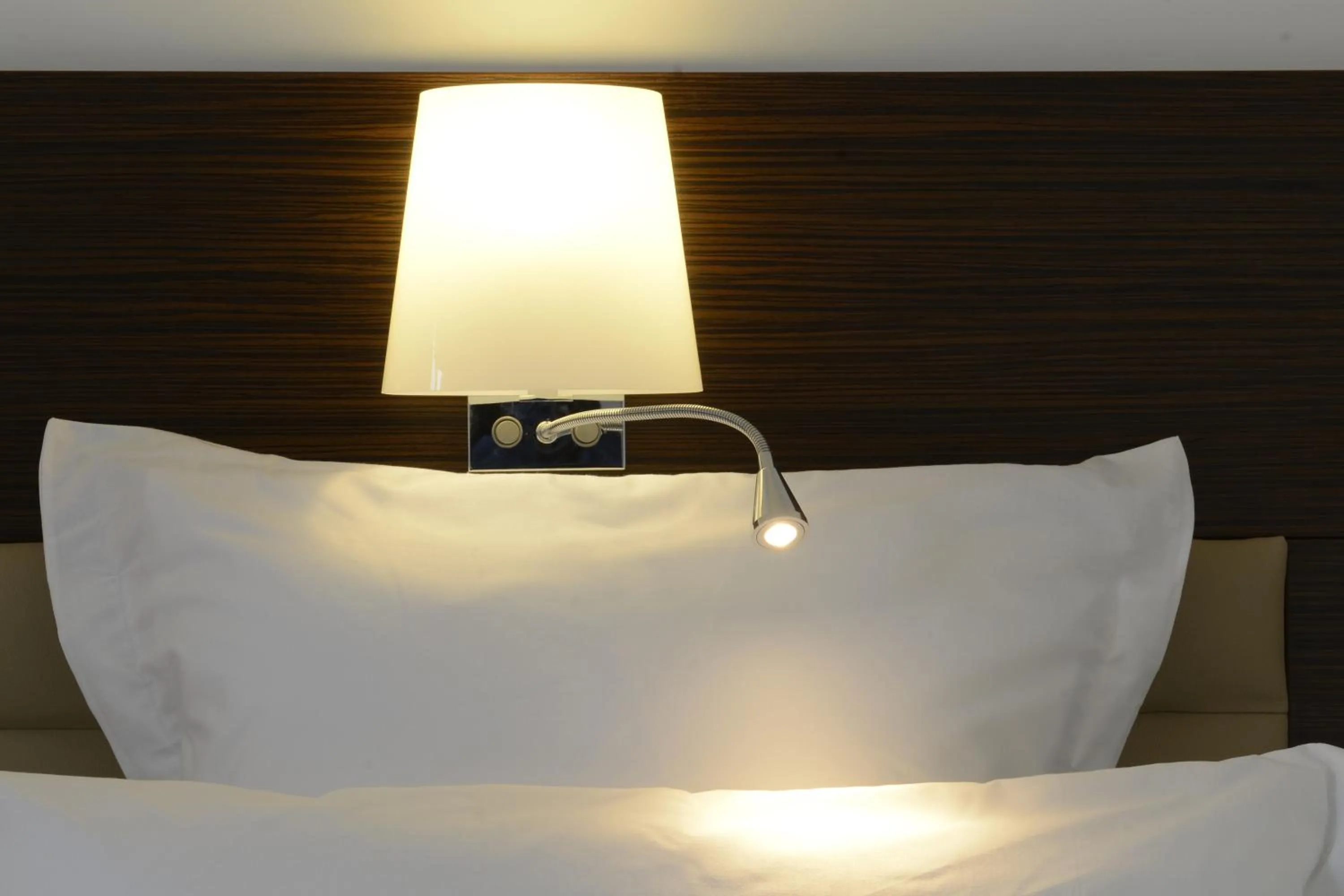 Bedroom, Bed in Hôtel & Appartements Monsigny