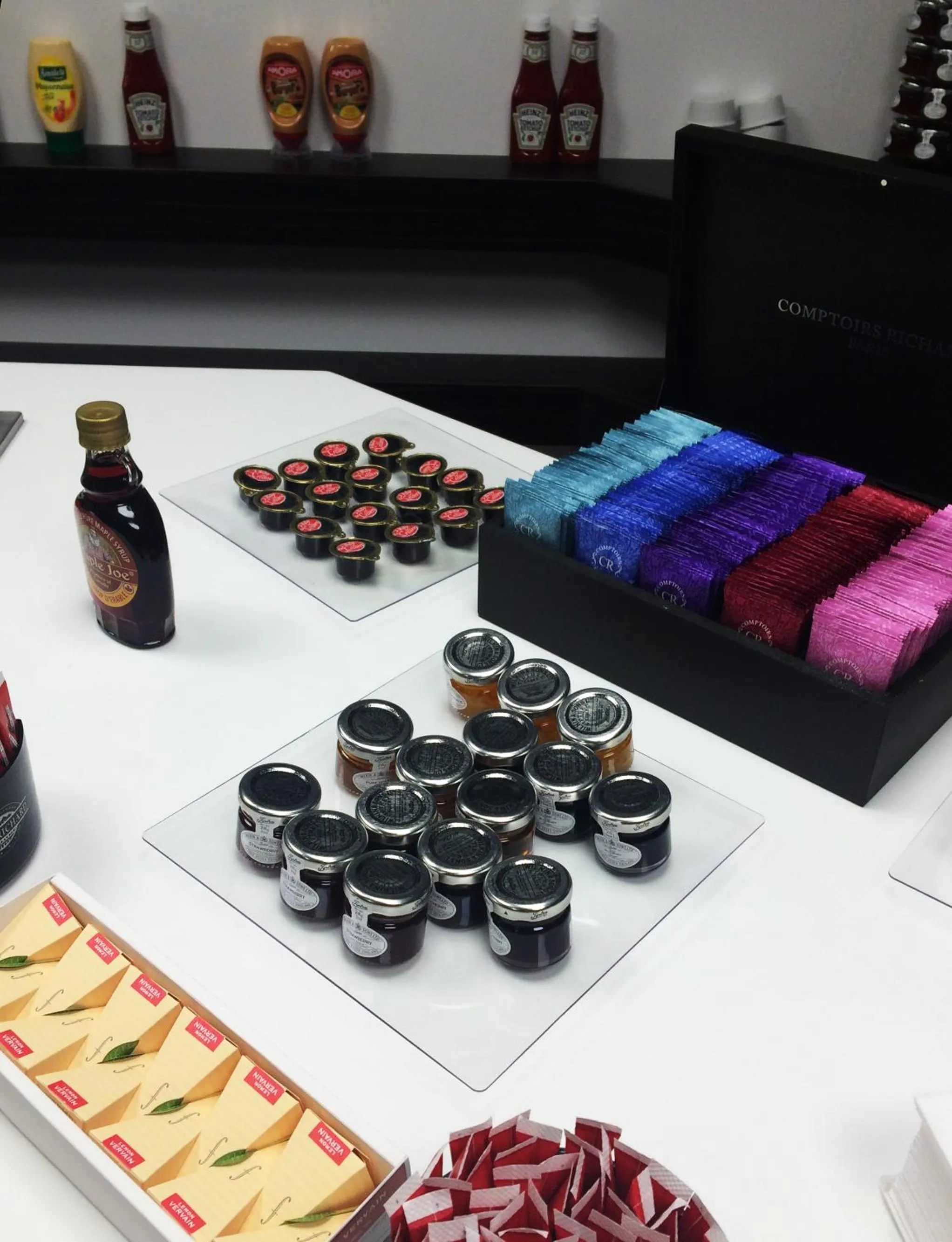 Buffet breakfast in Hôtel & Appartements Monsigny