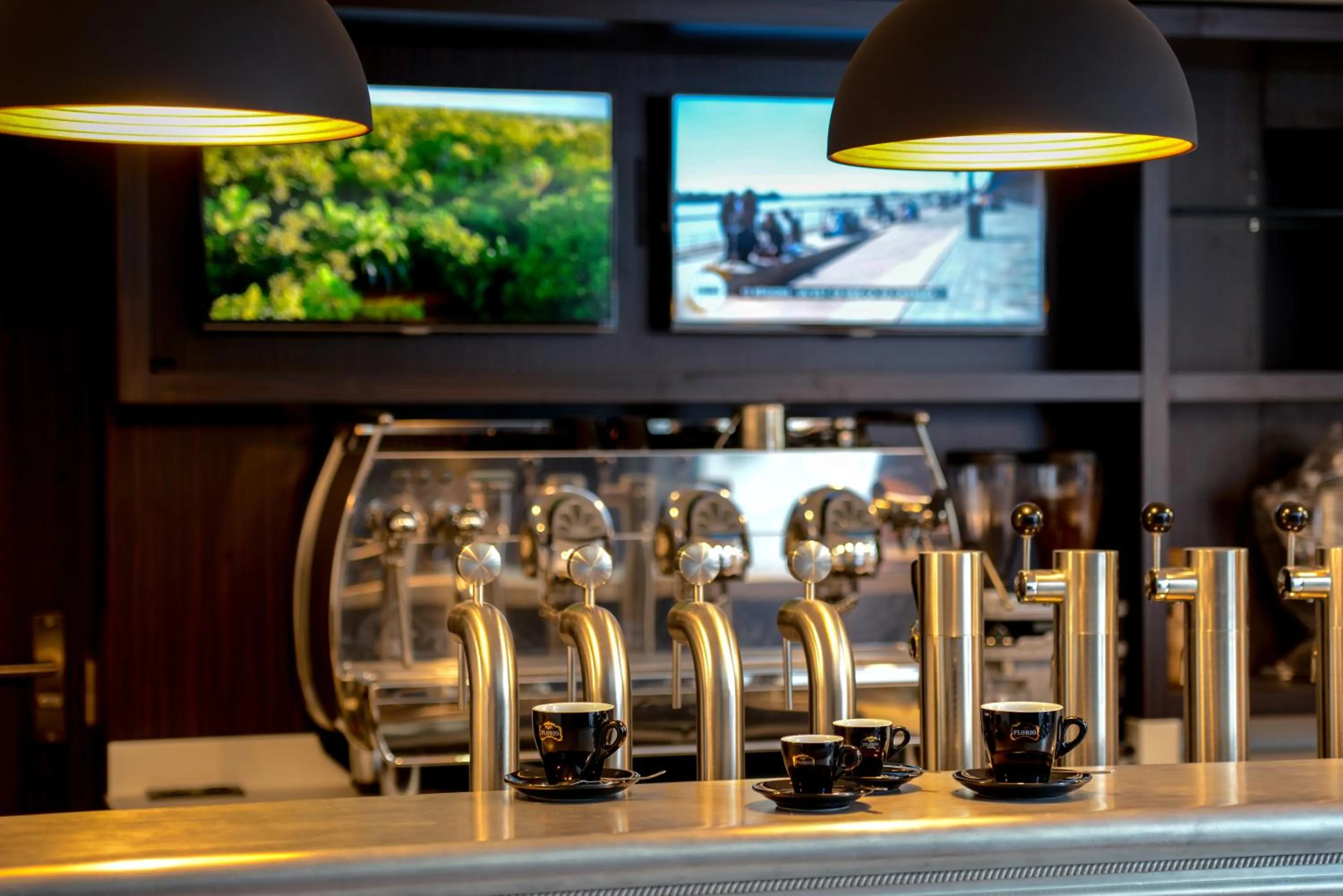 Lounge or bar in Hôtel & Appartements Monsigny