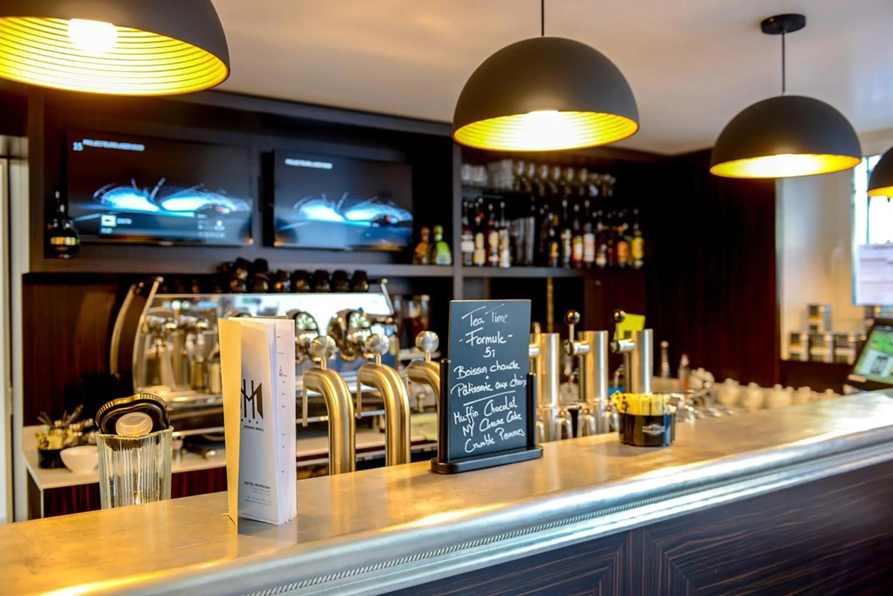 Restaurant/places to eat in Hôtel & Appartements Monsigny