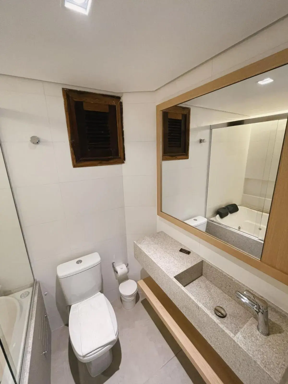 Family Room with Bath - single occupancy in Hotel Pousada 7 Mares Family Room with Bath - single occupancy in Hotel Pousada 7 Mares