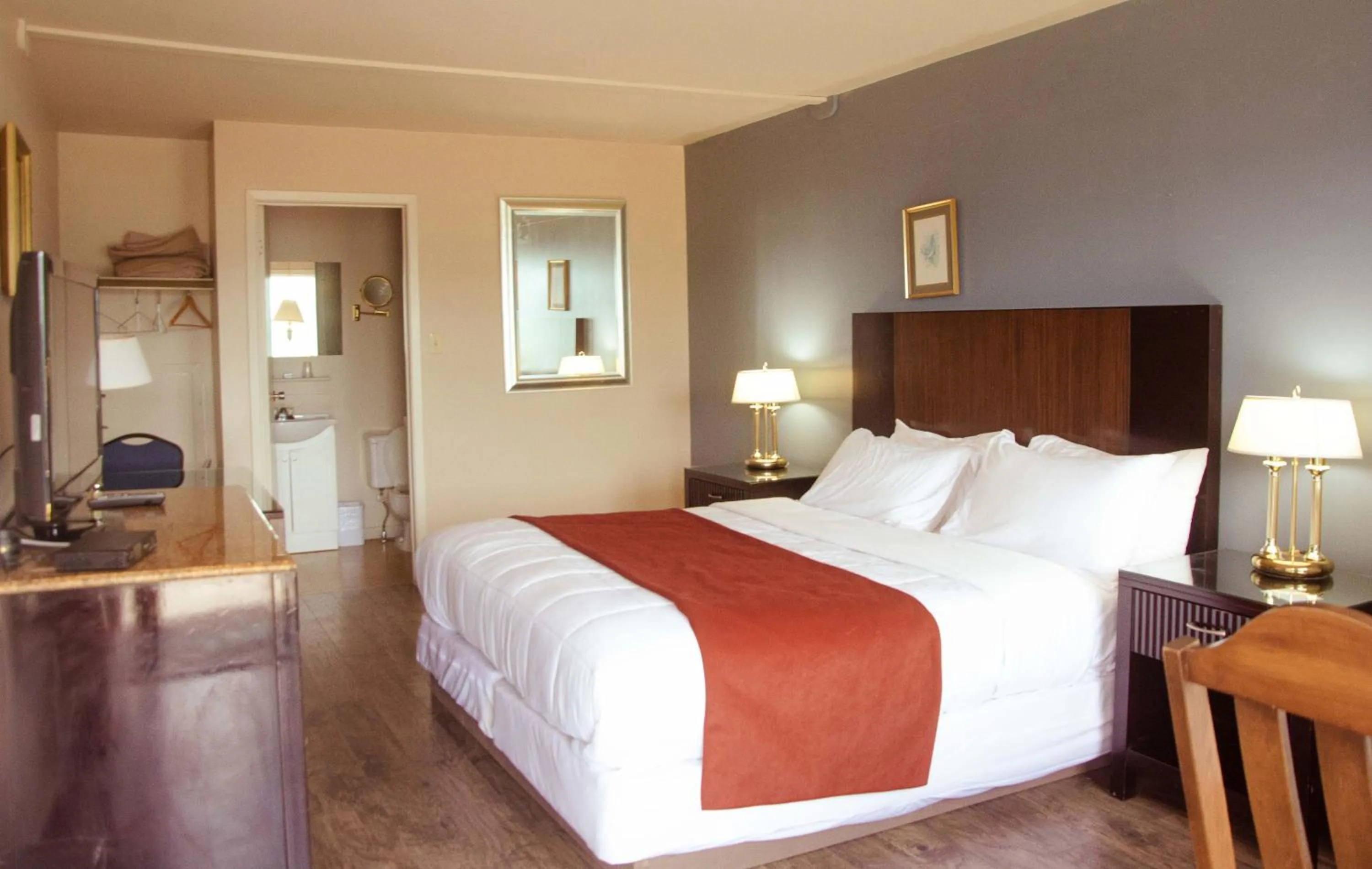 Photo of the whole room, Bed in Travels Inn Victoria County