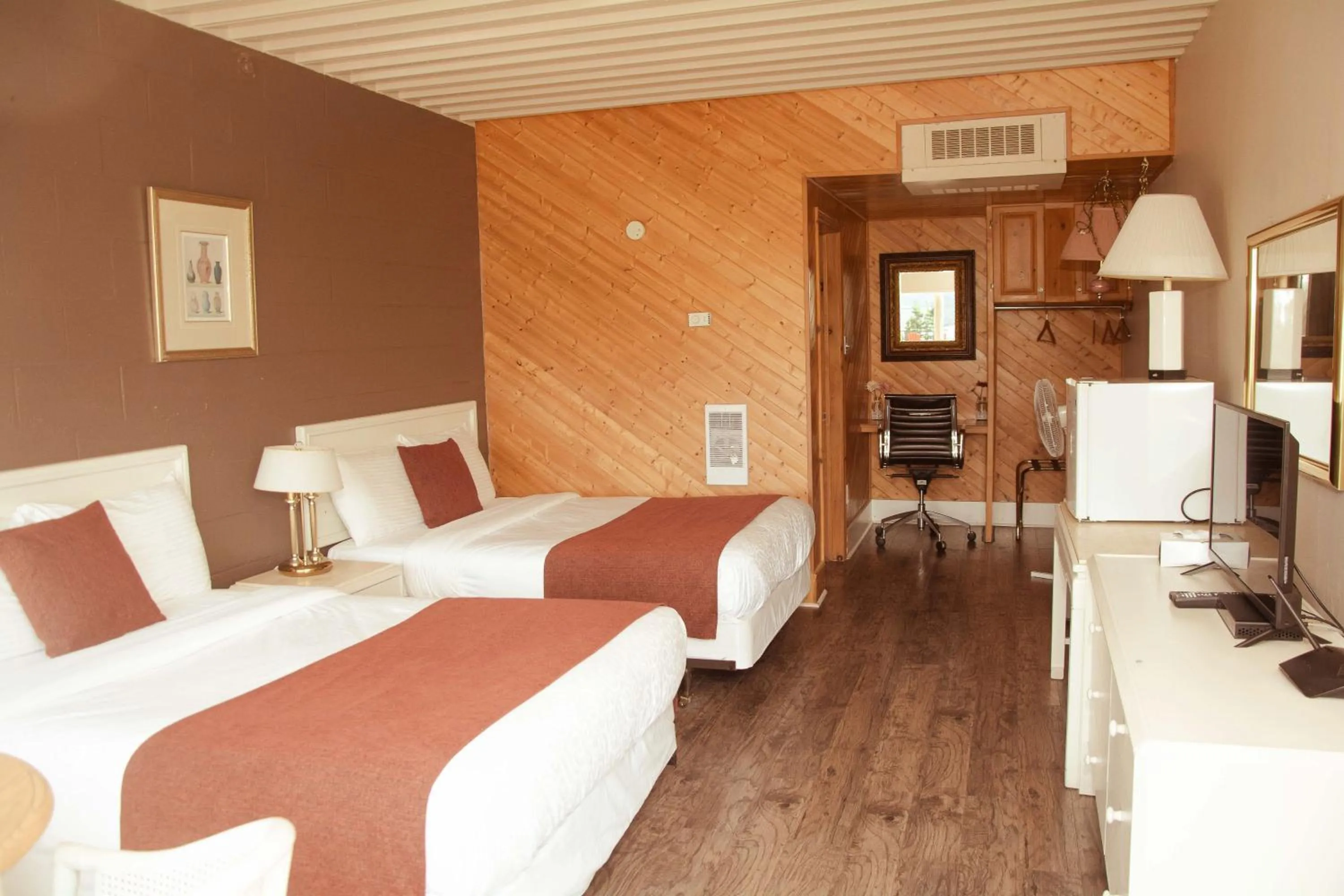 Photo of the whole room, Bed in Travels Inn Victoria County