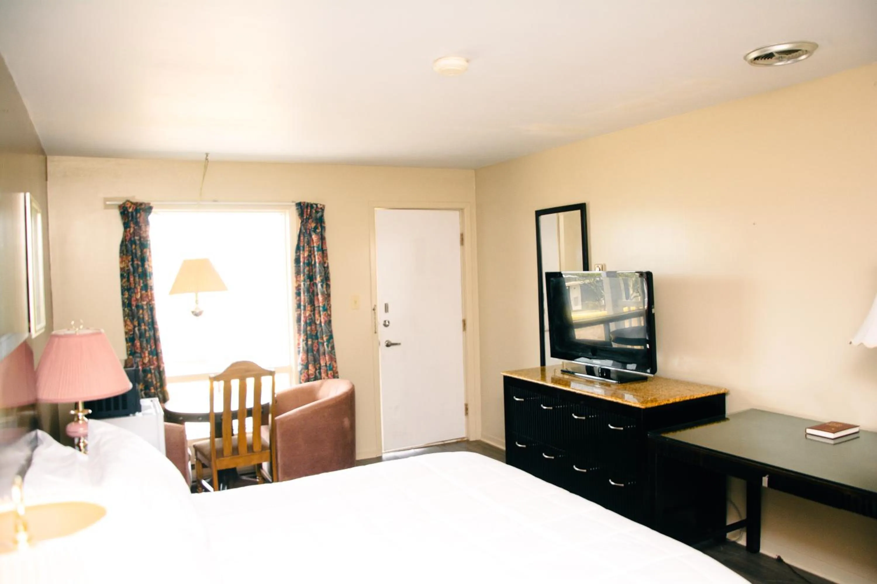 Photo of the whole room, Bed in Travels Inn Victoria County