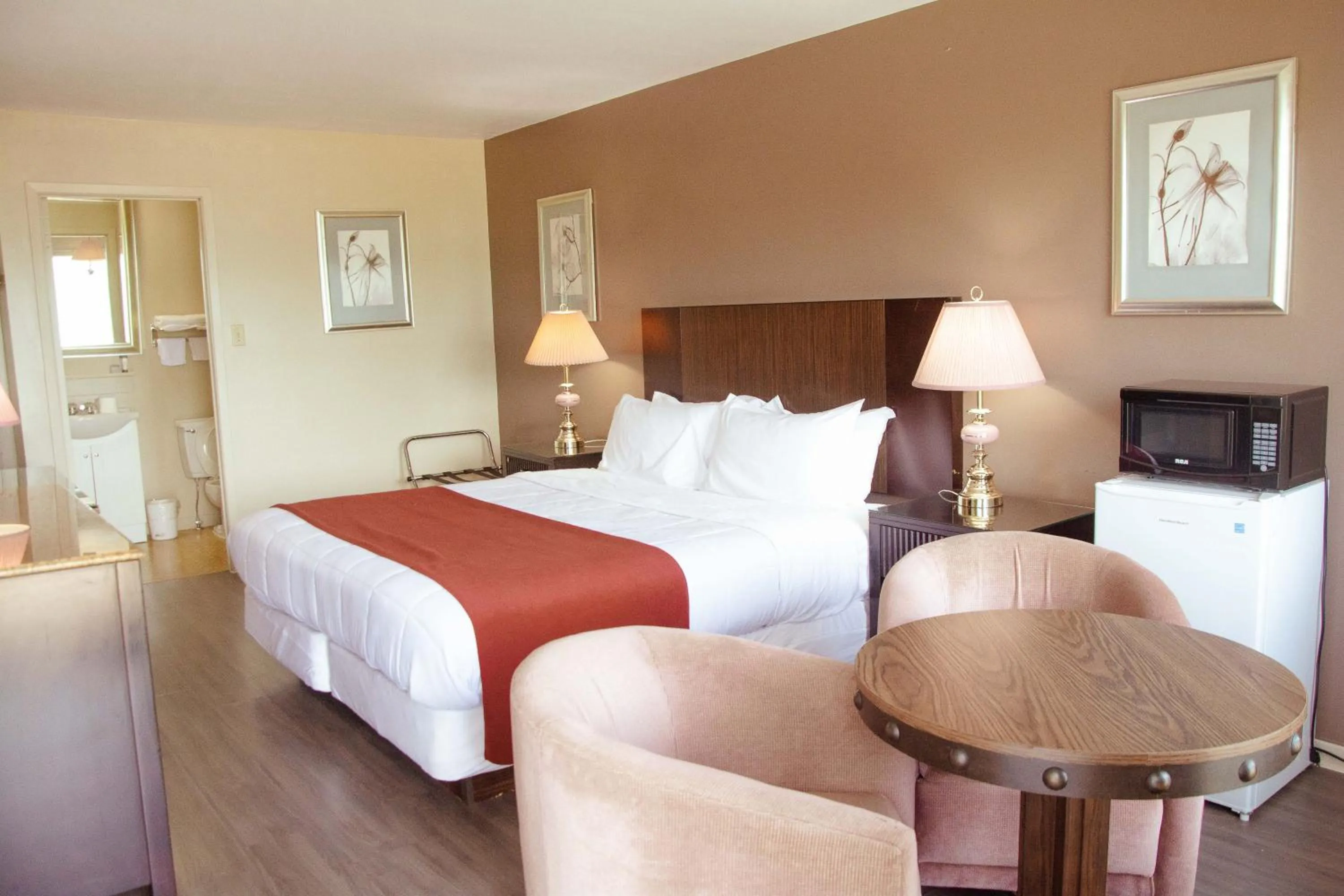 Photo of the whole room, Bed in Travels Inn Victoria County