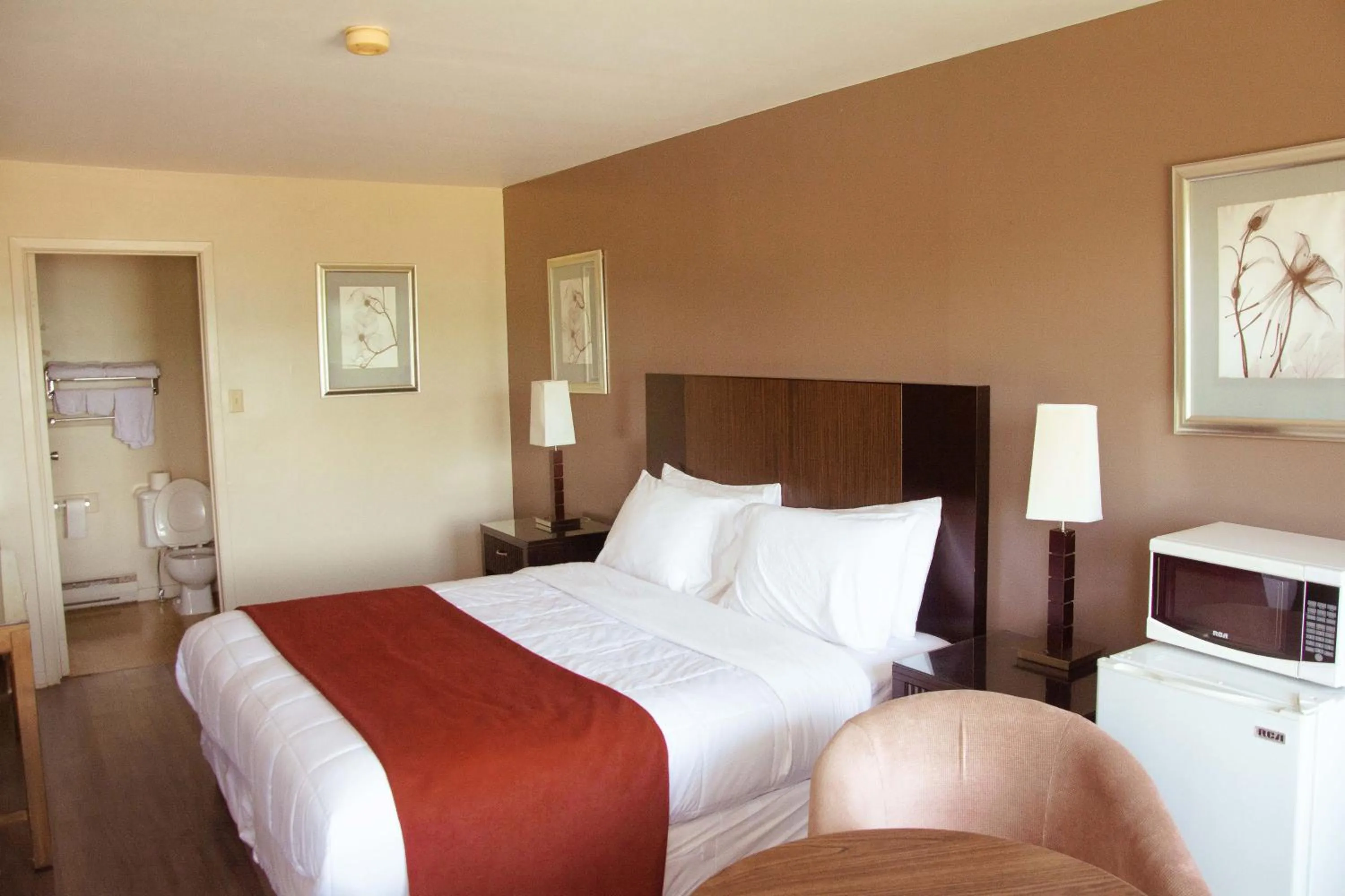 Photo of the whole room, Bed in Travels Inn Victoria County