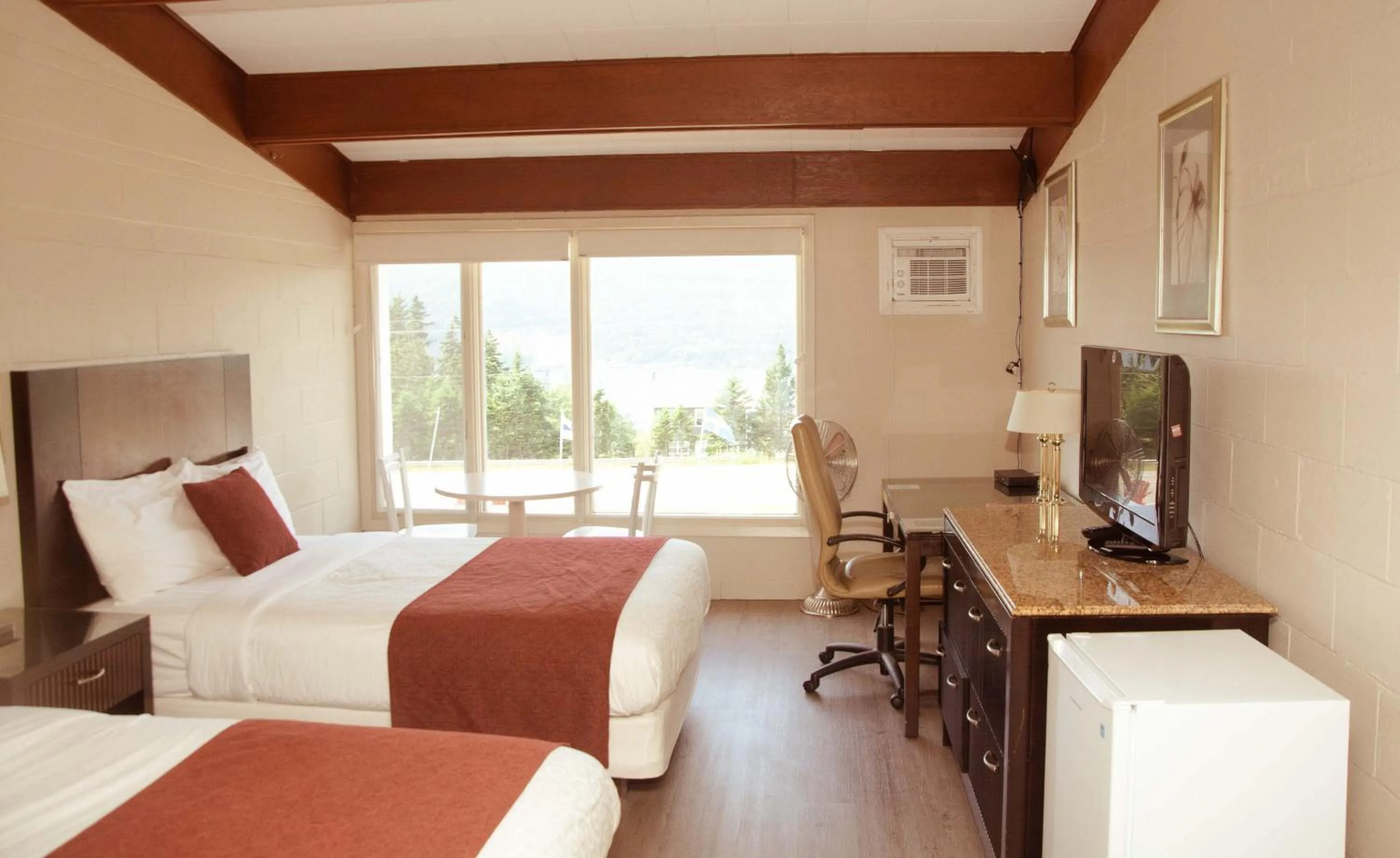 Photo of the whole room, Bed in Travels Inn Victoria County