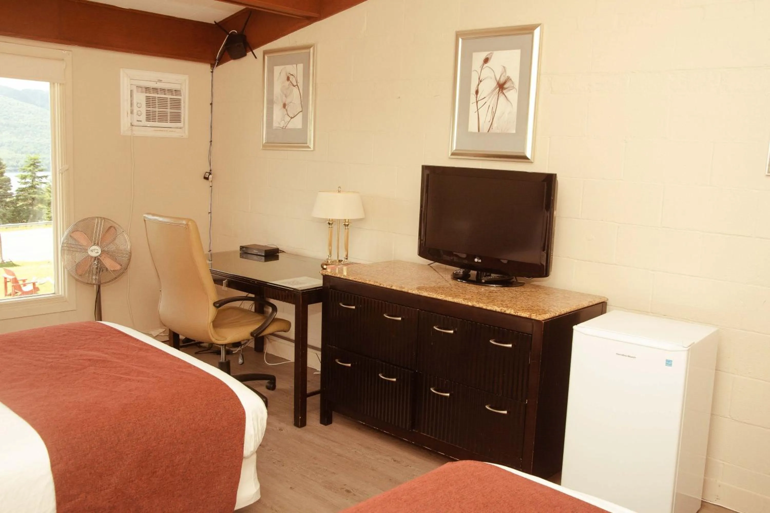 Photo of the whole room, Bed in Travels Inn Victoria County