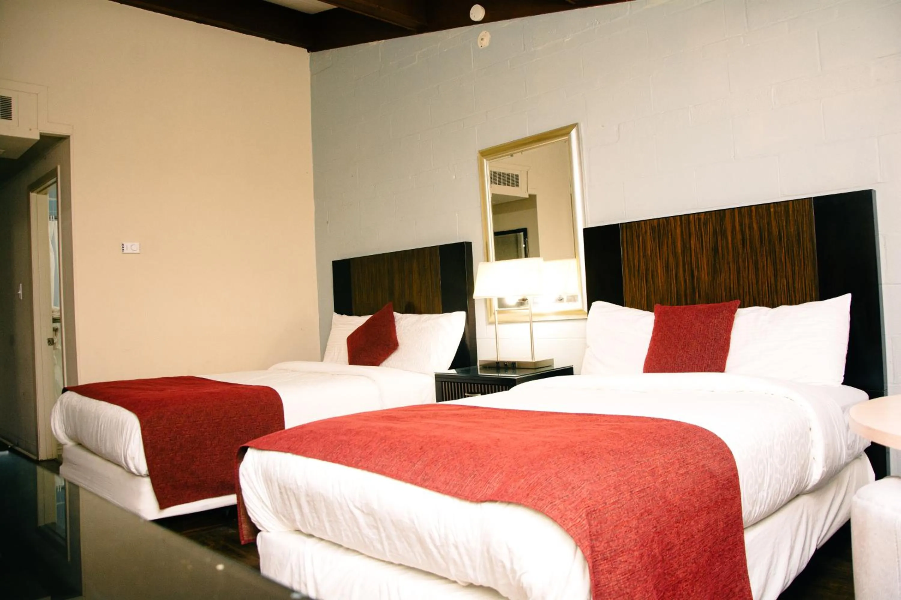 Photo of the whole room, Bed in Travels Inn Victoria County