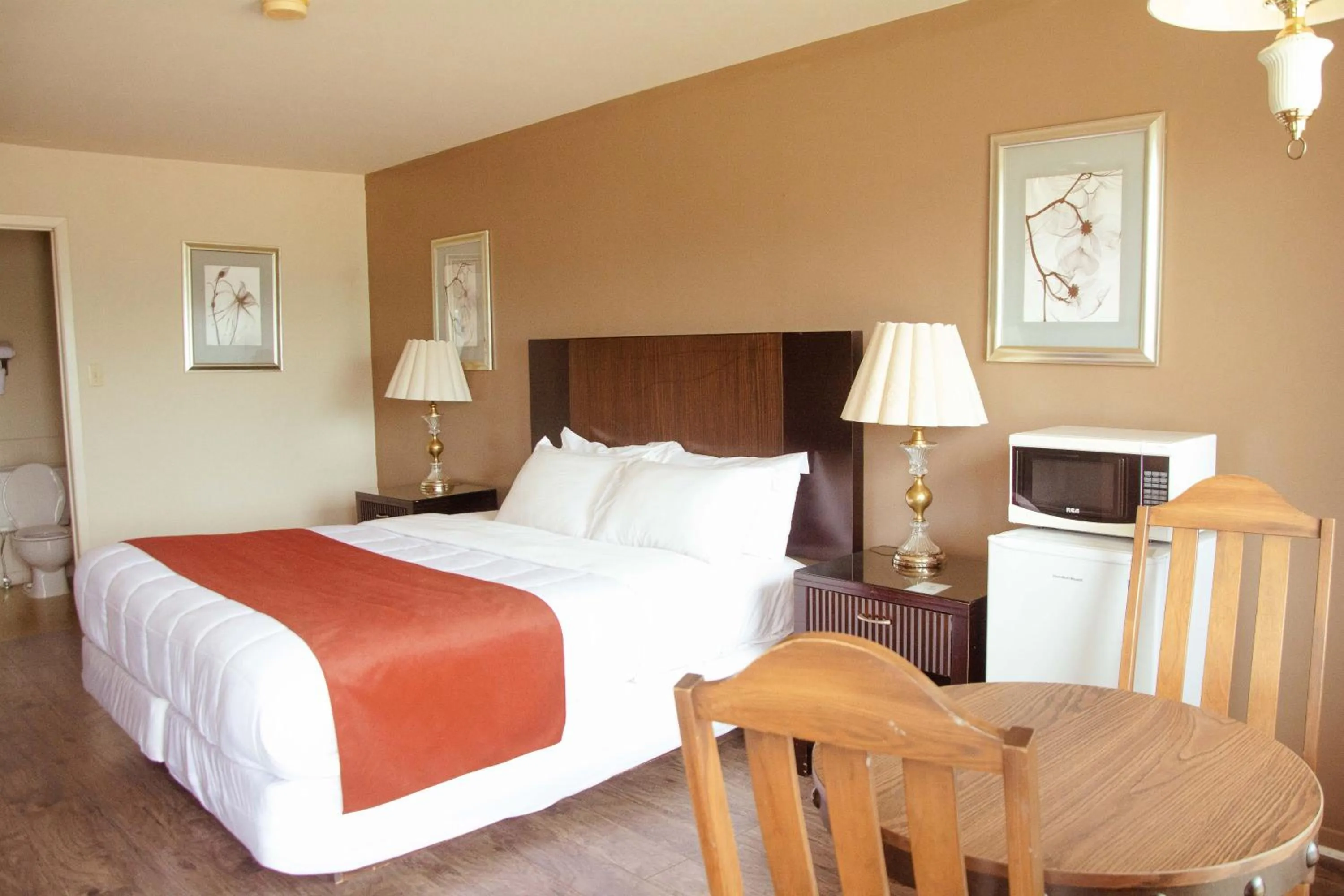 Bedroom, Bed in Travels Inn Victoria County