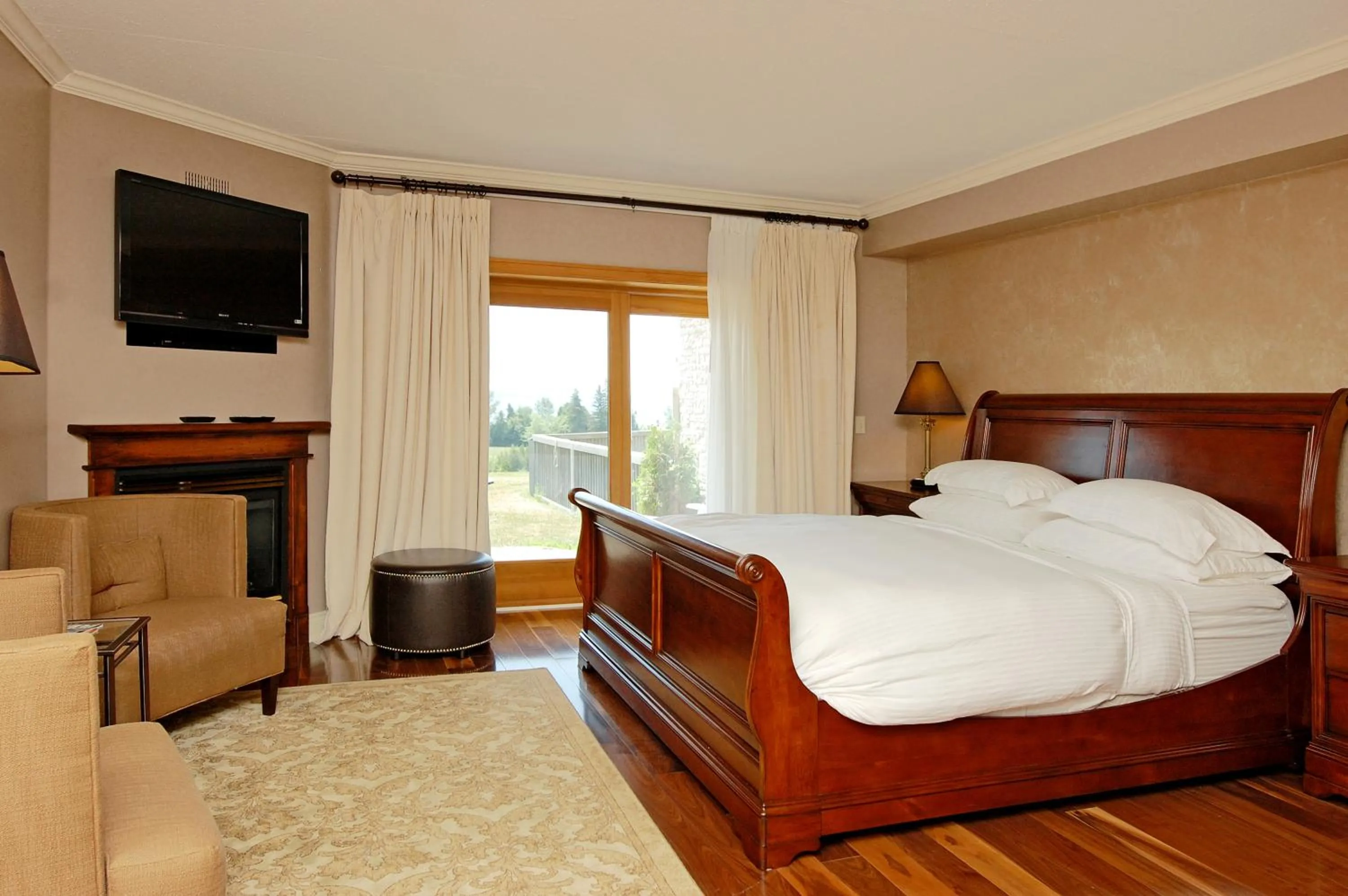 Bed in Eganridge Resort, Golf Club & Spa