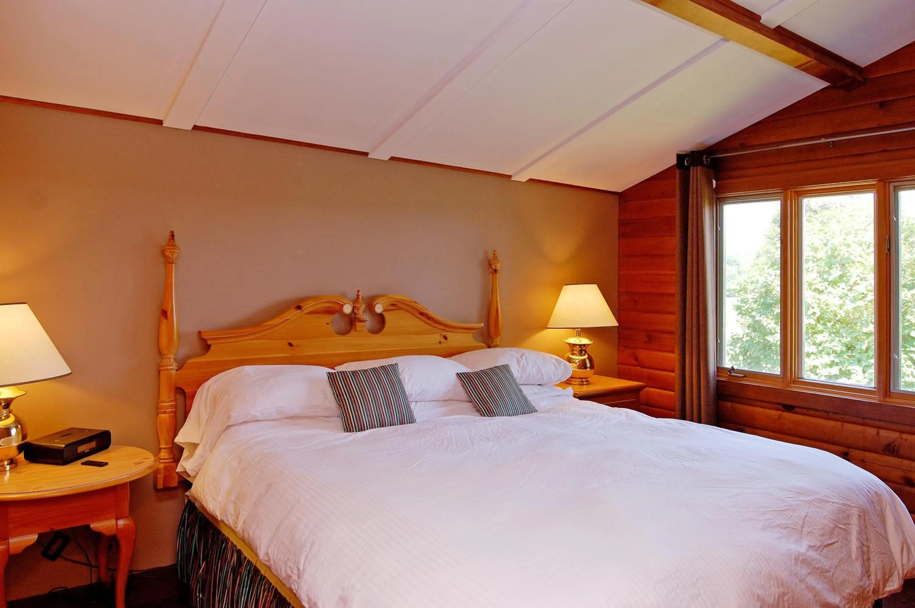 Bed in Eganridge Resort, Golf Club & Spa