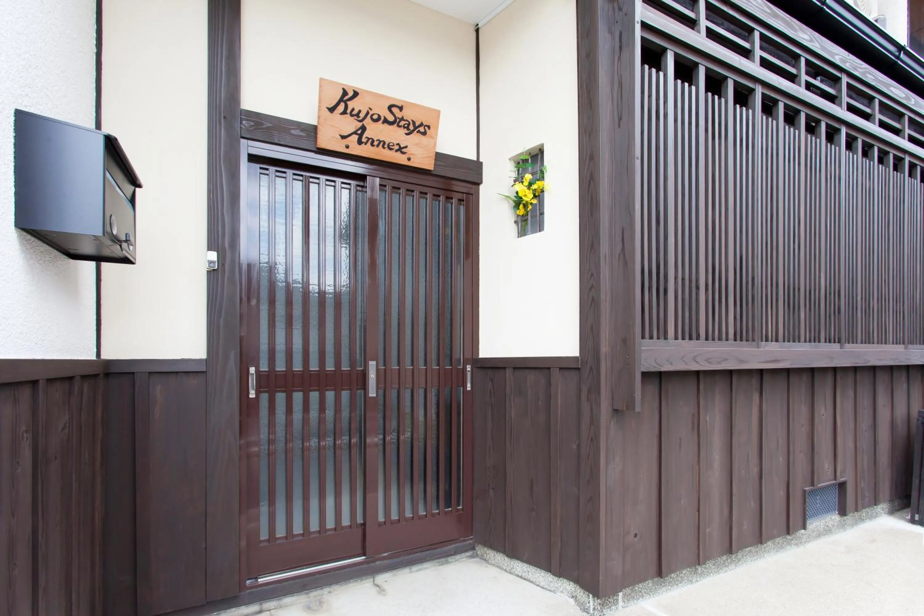 Facade/entrance in Kujo Stays