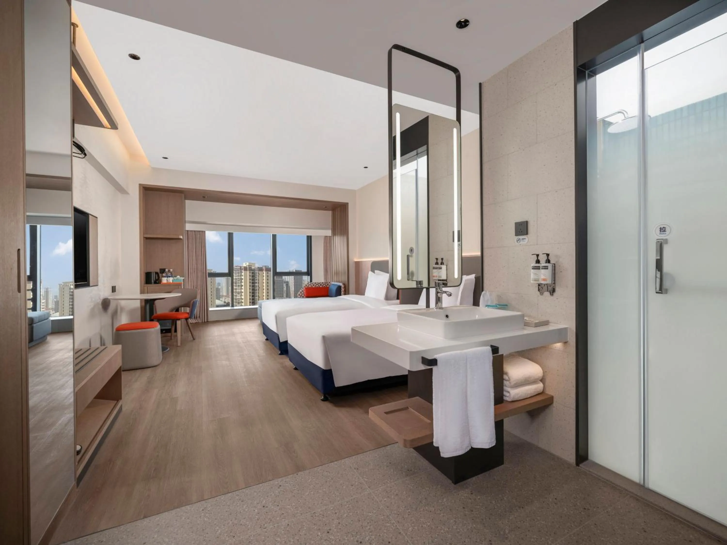 Photo of the whole room, Bed in Holiday Inn Express Aksu by IHG