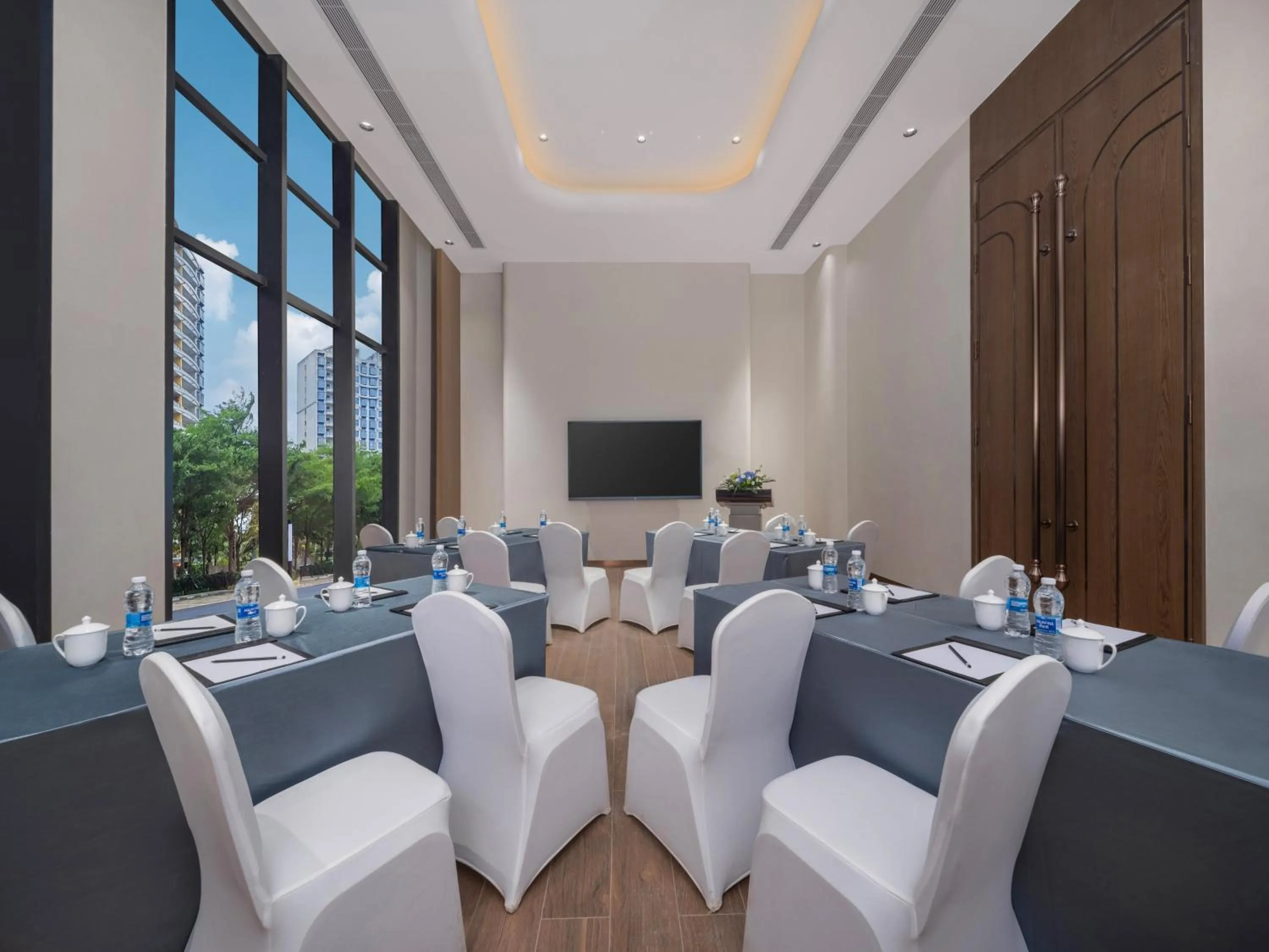 Meeting/conference room in Holiday Inn Resort Wanning Shenzhou Peninsula by IHG