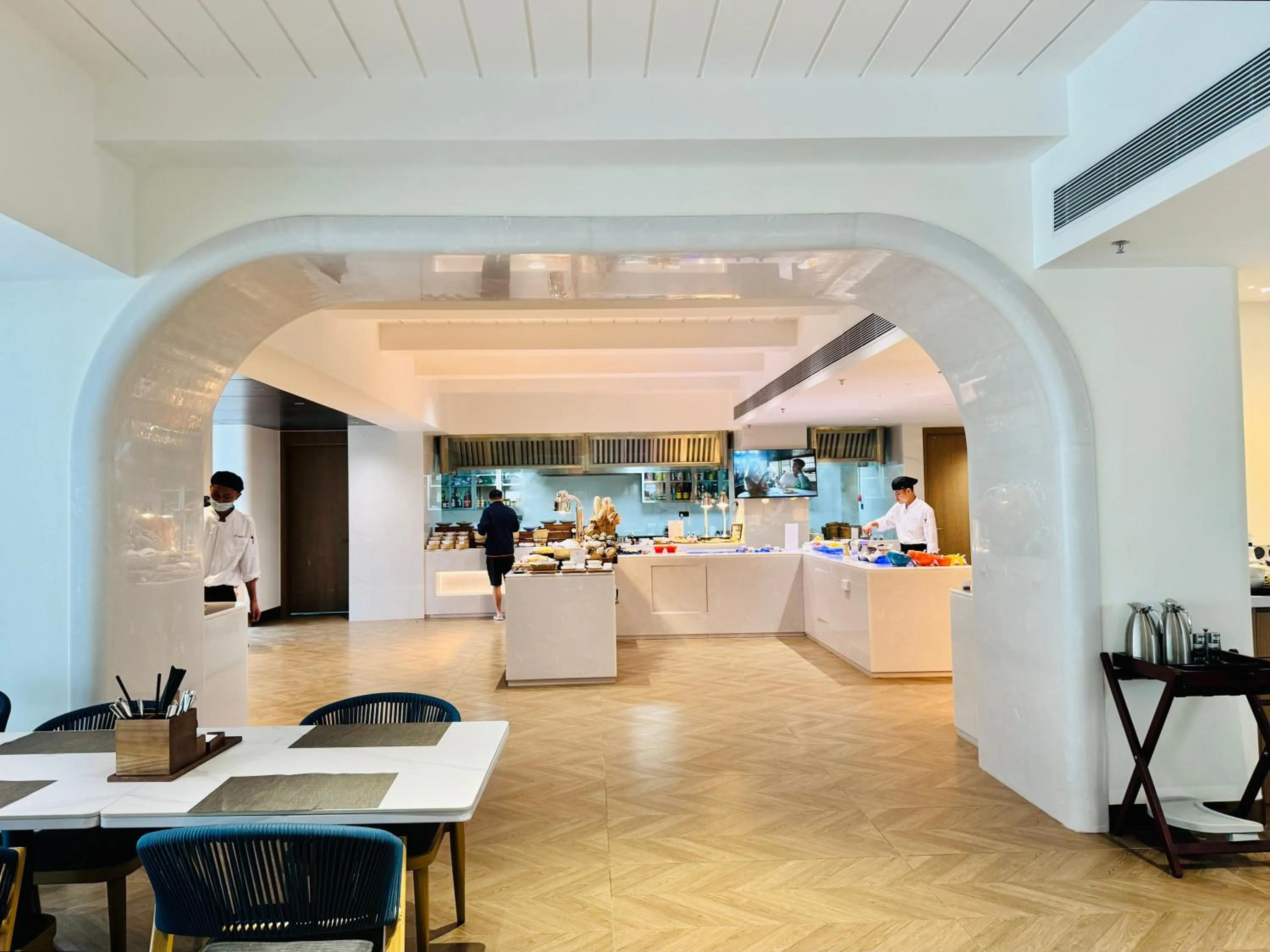 Restaurant/places to eat in Holiday Inn Resort Wanning Shenzhou Peninsula by IHG