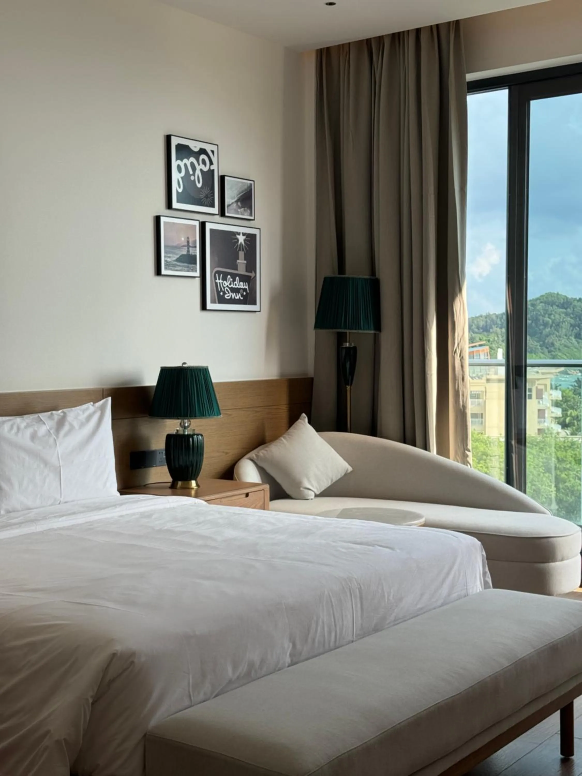 Bed in Holiday Inn Resort Wanning Shenzhou Peninsula by IHG