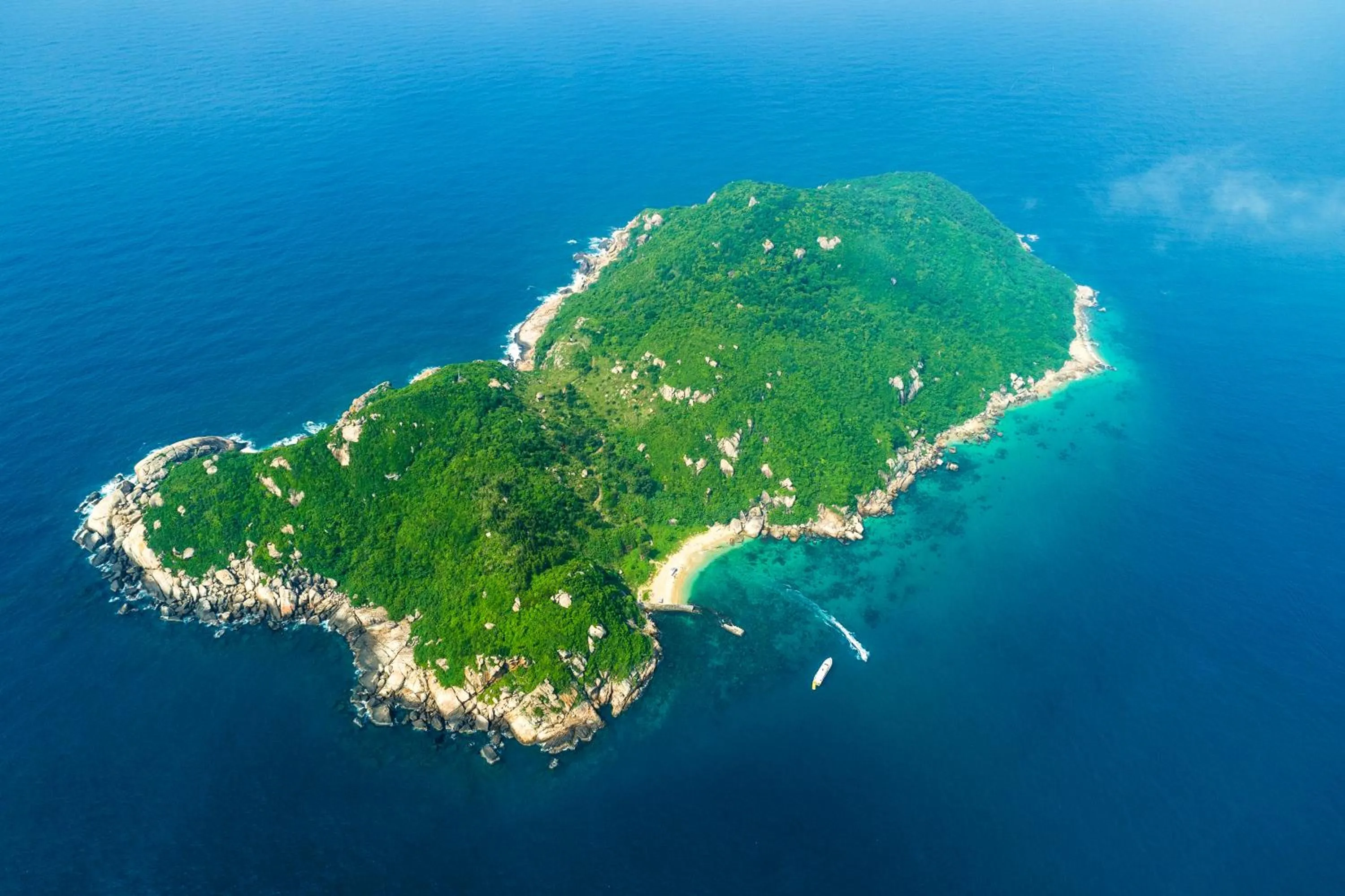 Beach in Holiday Inn Resort Wanning Shenzhou Peninsula by IHG