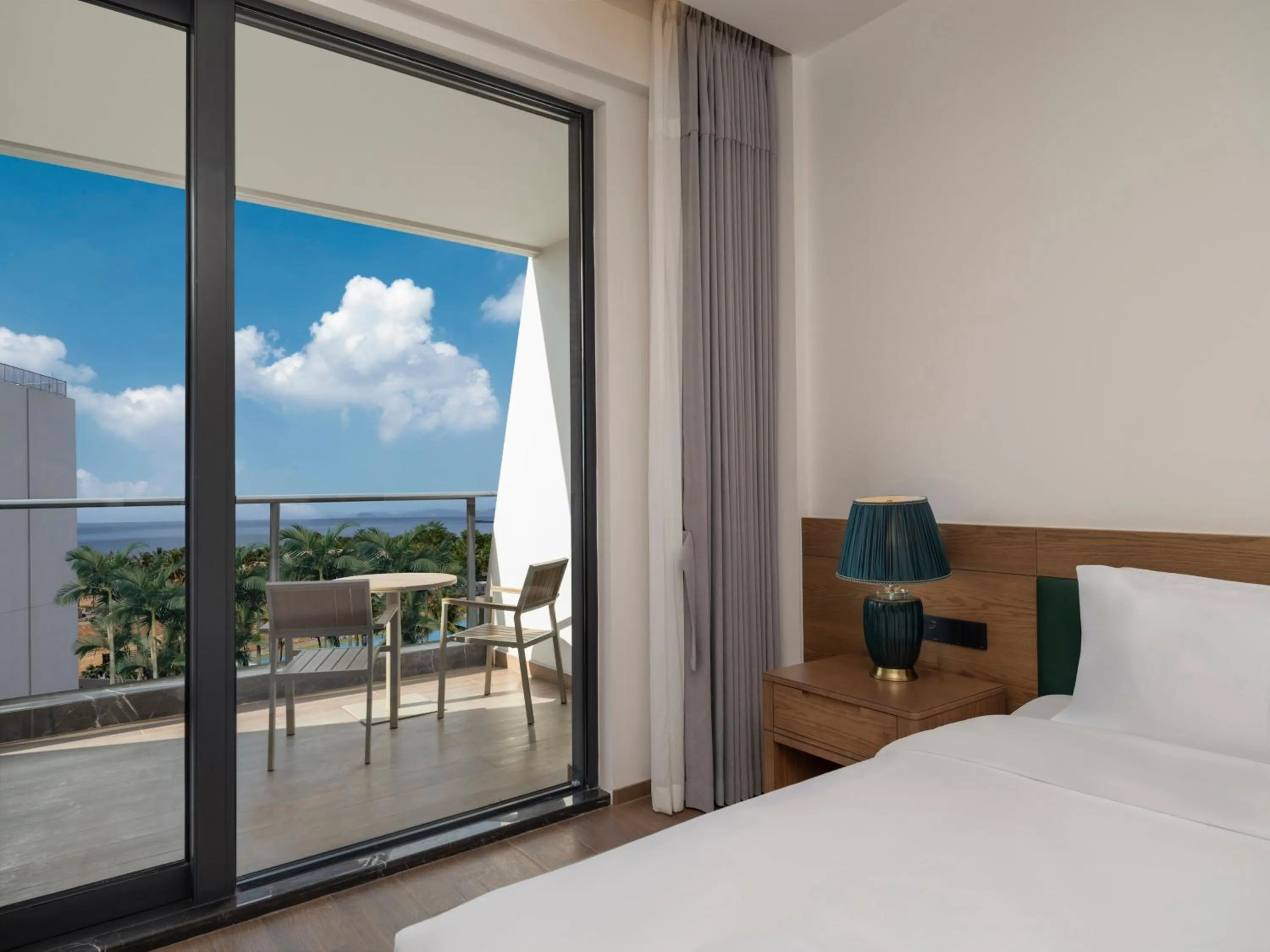 Photo of the whole room, Bed in Holiday Inn Resort Wanning Shenzhou Peninsula by IHG