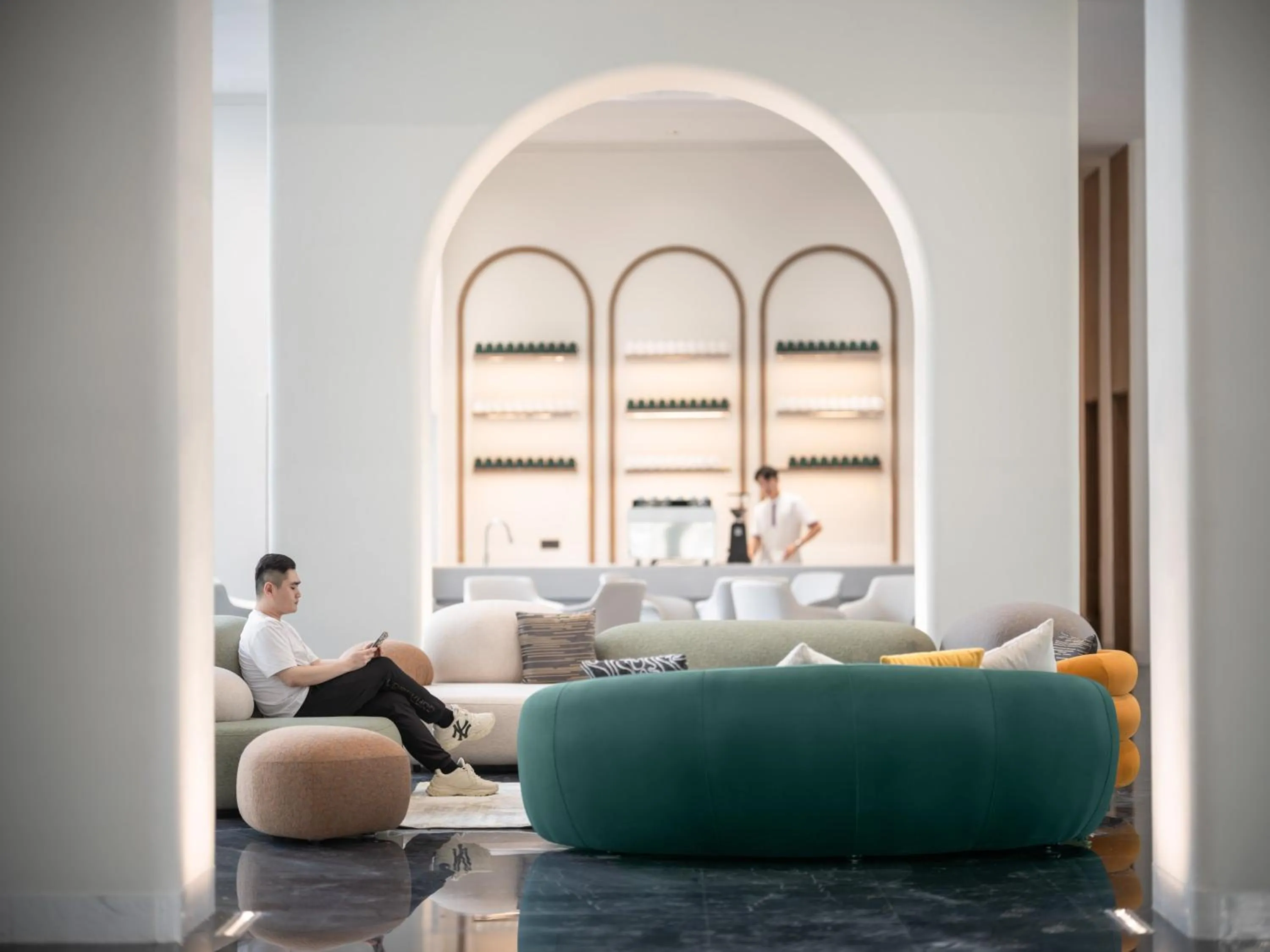 Lounge or bar in Holiday Inn Resort Wanning Shenzhou Peninsula by IHG