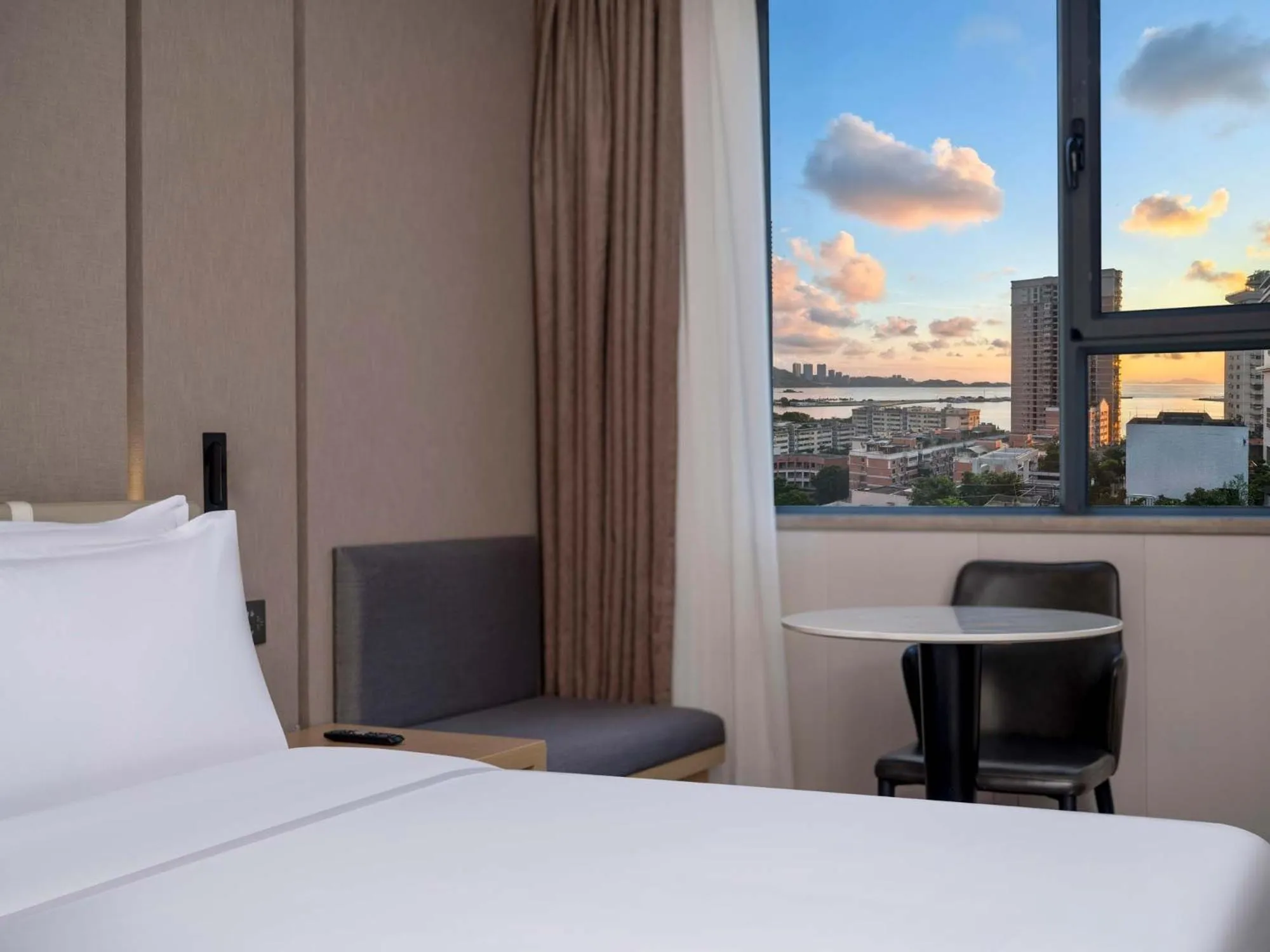 View (from property/room), Bed in Holiday Inn Express Zhuhai Grand Theater by IHG