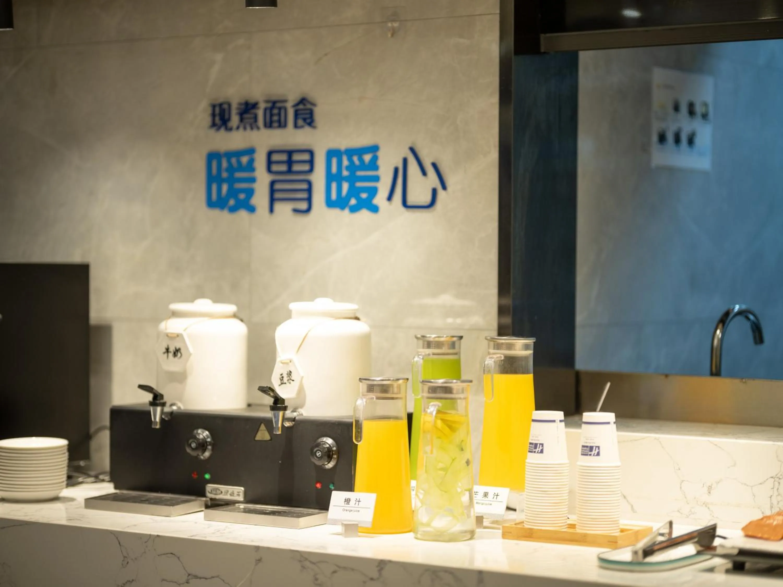 Restaurant/places to eat in Holiday Inn Express Zhuhai Grand Theater by IHG