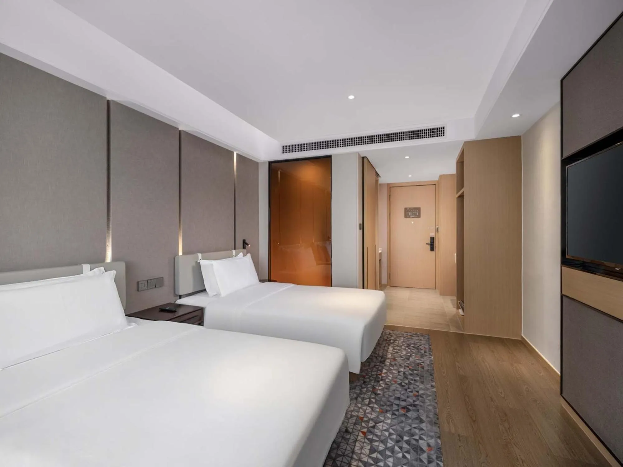 Bed in Holiday Inn Express Zhuhai Grand Theater by IHG