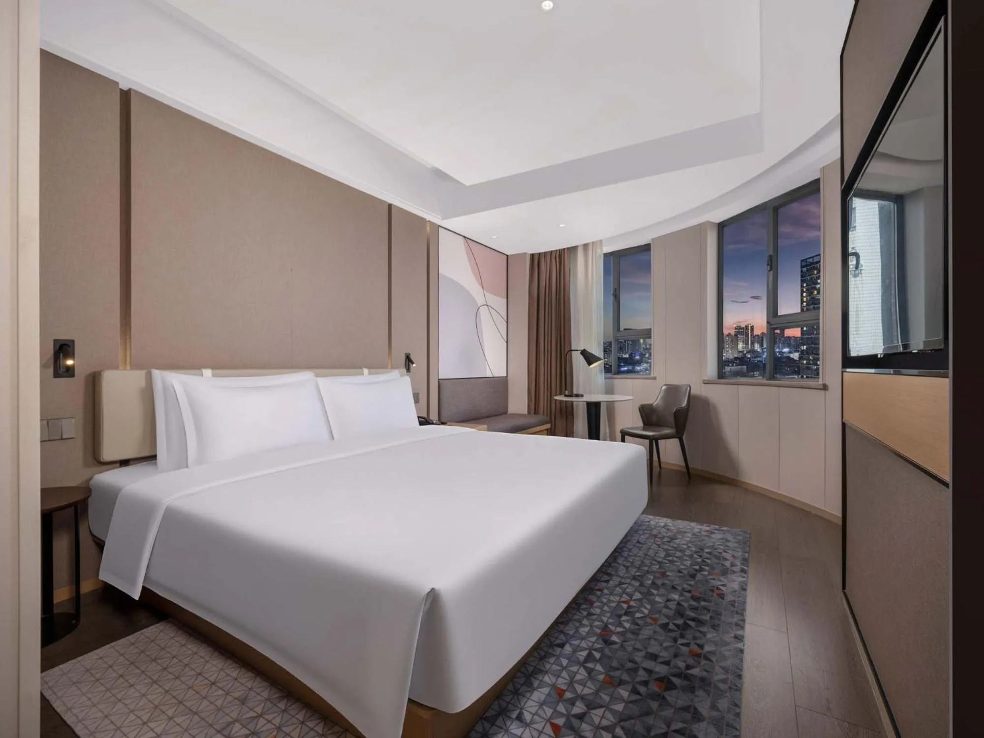 Bed in Holiday Inn Express Zhuhai Grand Theater by IHG