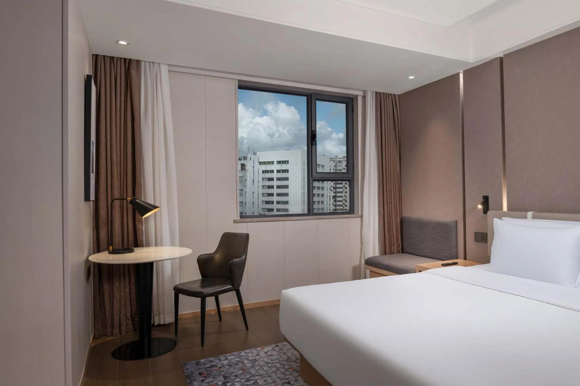 Bed in Holiday Inn Express Zhuhai Grand Theater by IHG