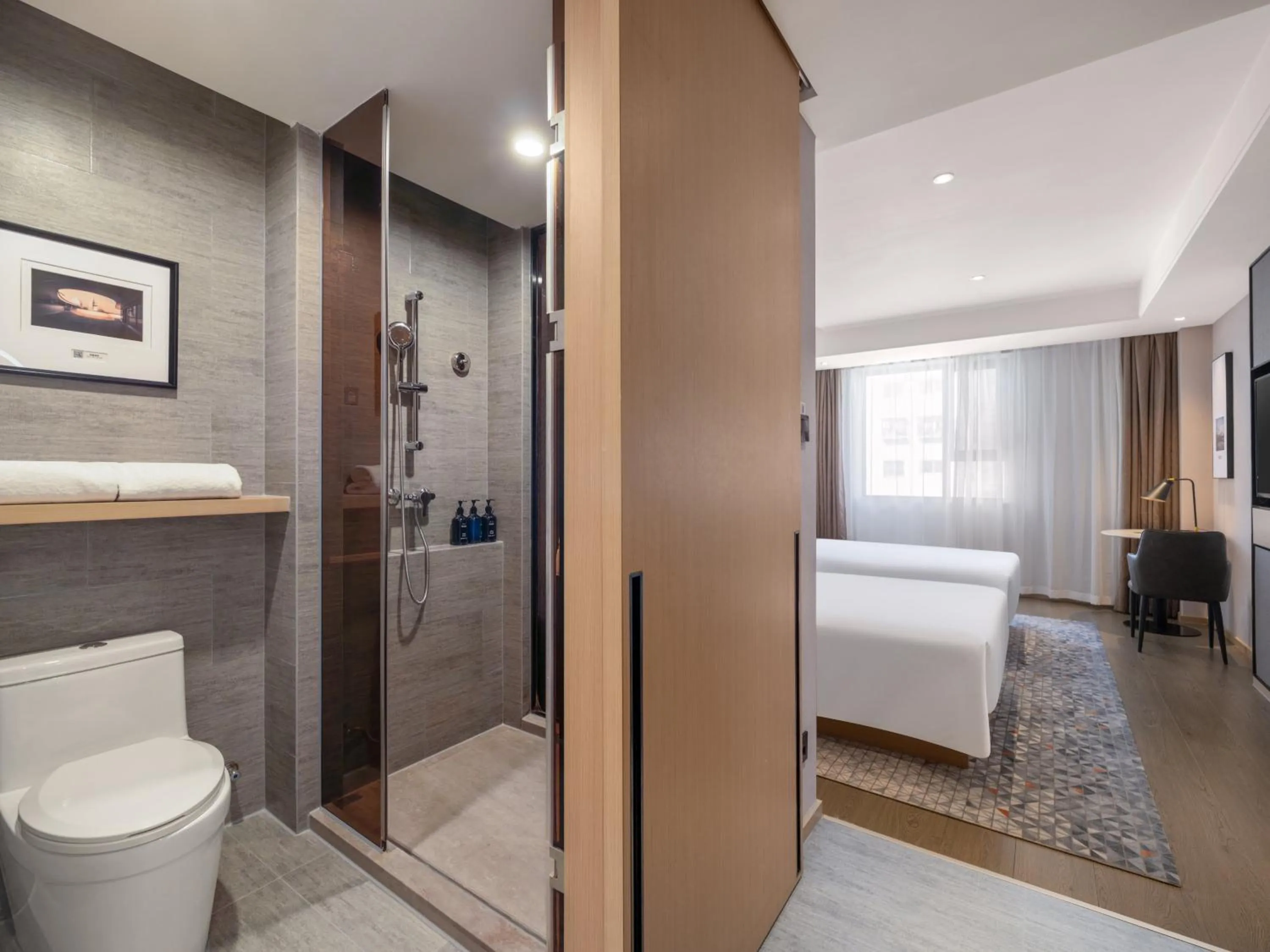 Bathroom, Bed in Holiday Inn Express Zhuhai Grand Theater by IHG
