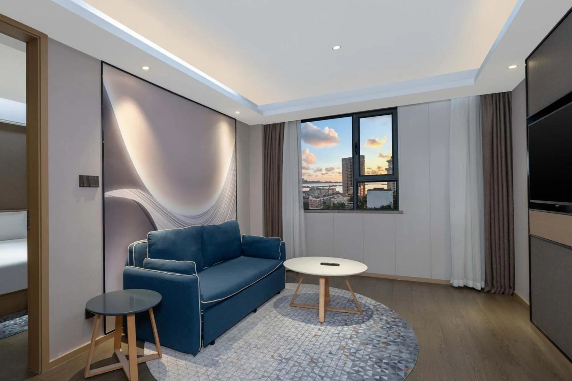 TV and multimedia in Holiday Inn Express Zhuhai Grand Theater by IHG