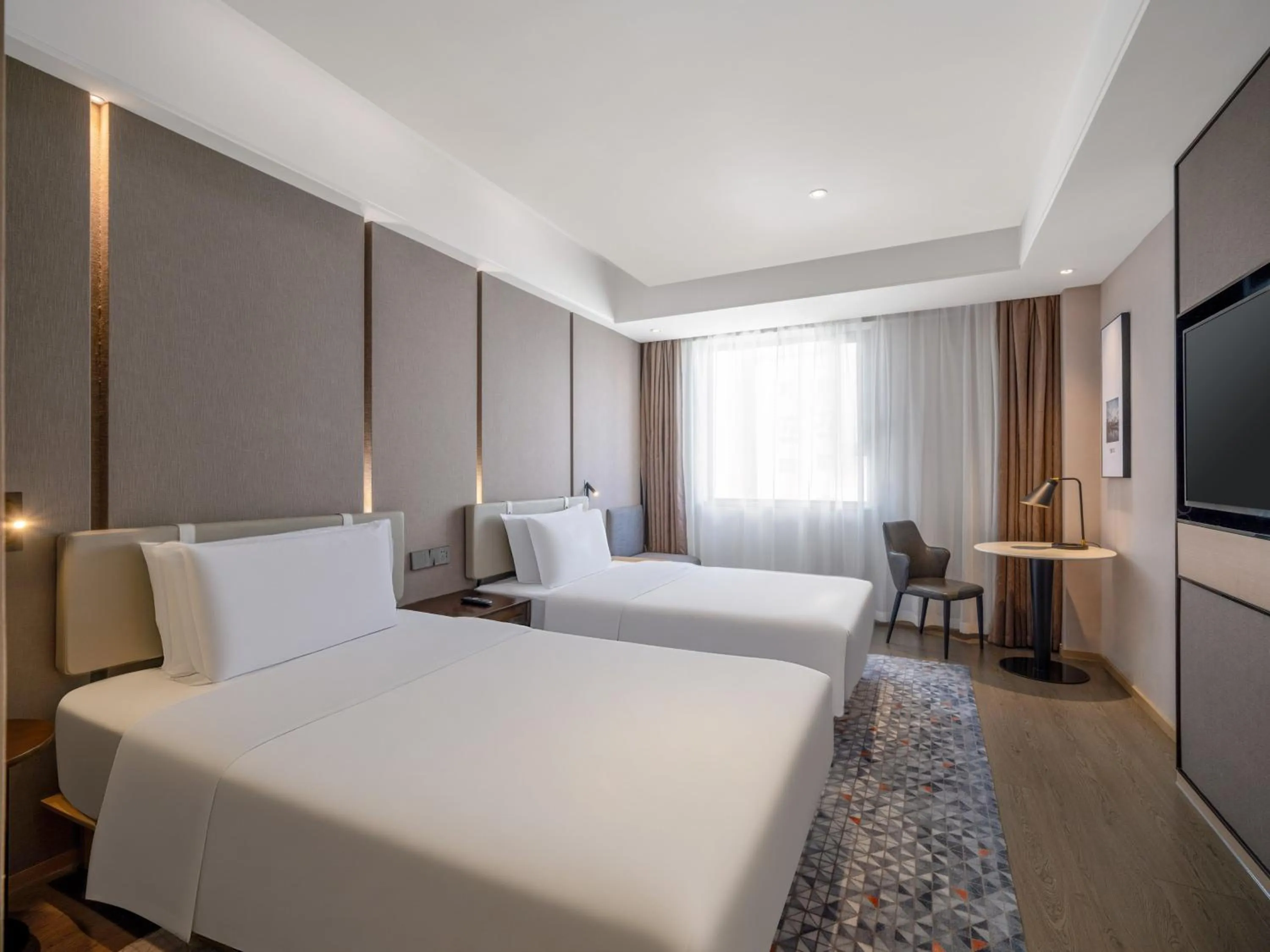 Photo of the whole room, Bed in Holiday Inn Express Zhuhai Grand Theater by IHG