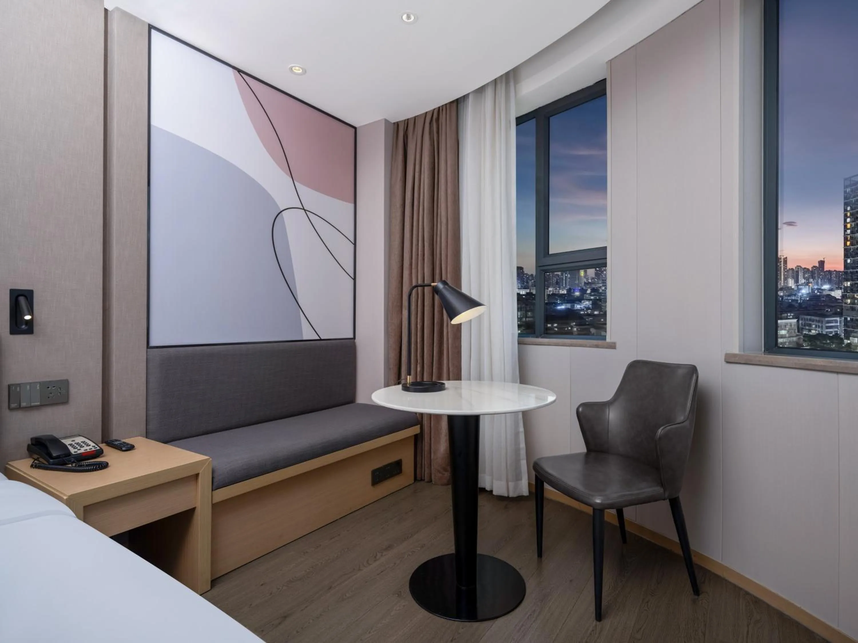 Photo of the whole room, Bed in Holiday Inn Express Zhuhai Grand Theater by IHG