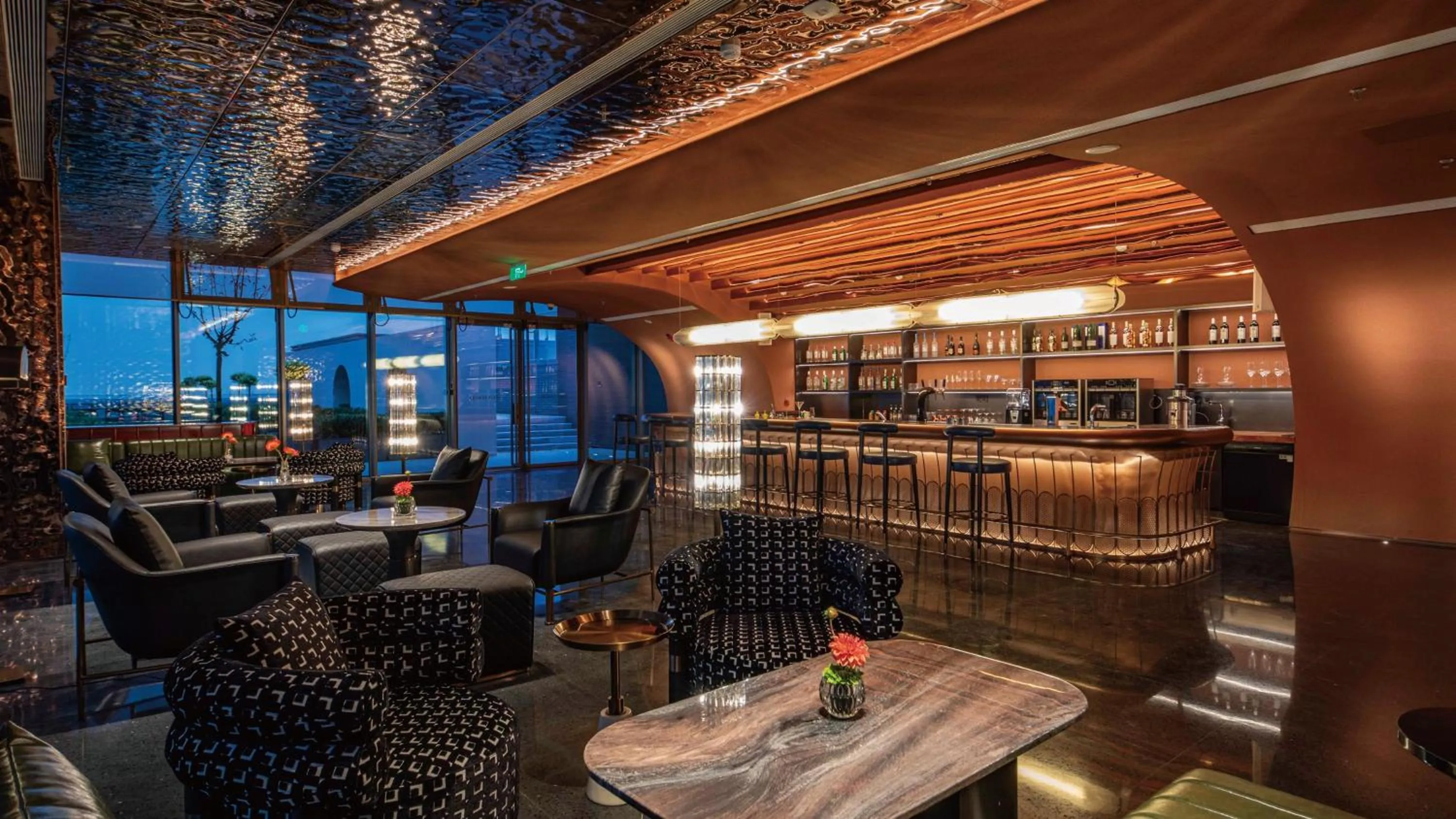 Lounge or bar in Crowne Plaza Beijing Tongzhou