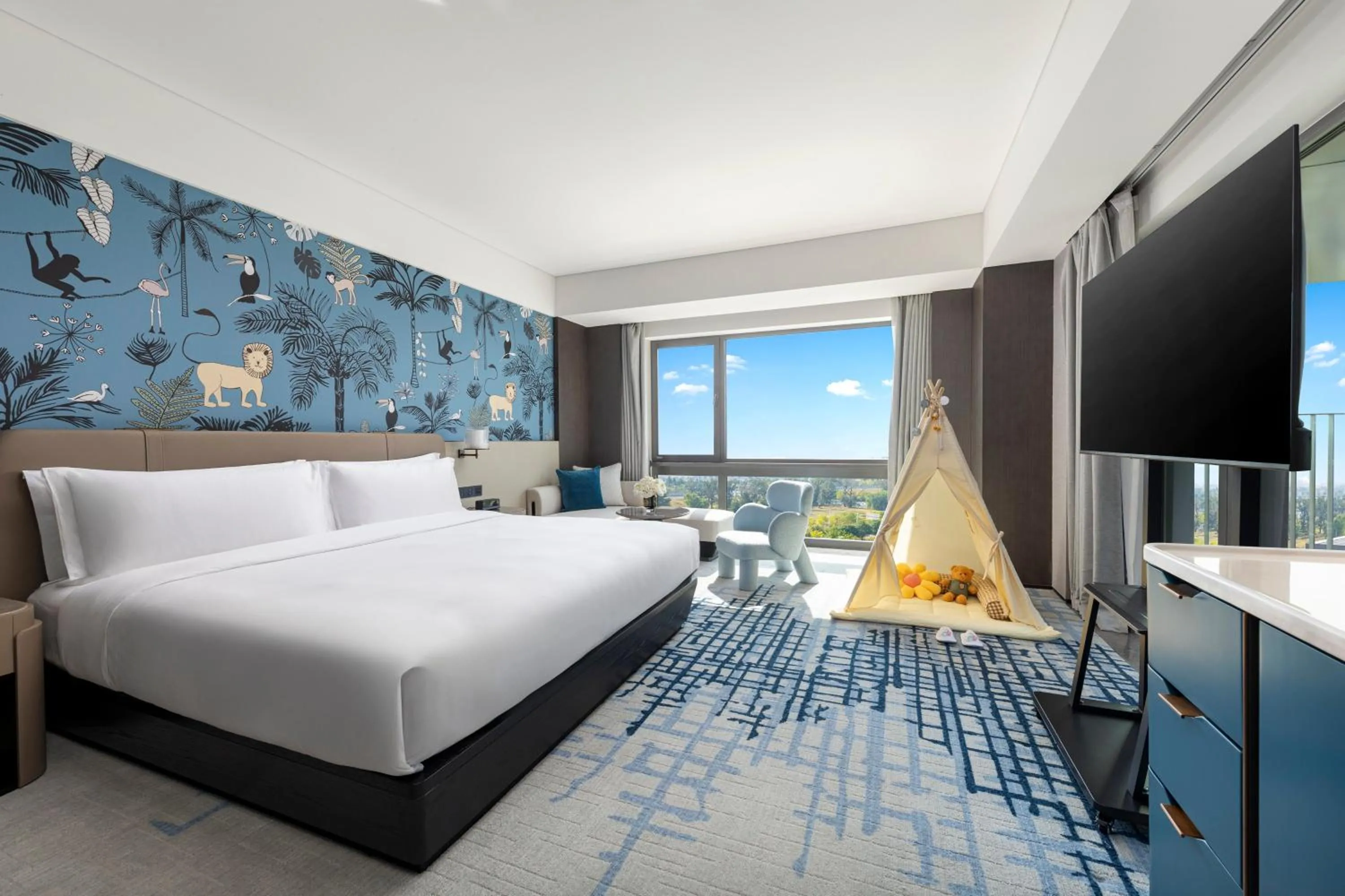 Photo of the whole room, Bed in Crowne Plaza Beijing Tongzhou