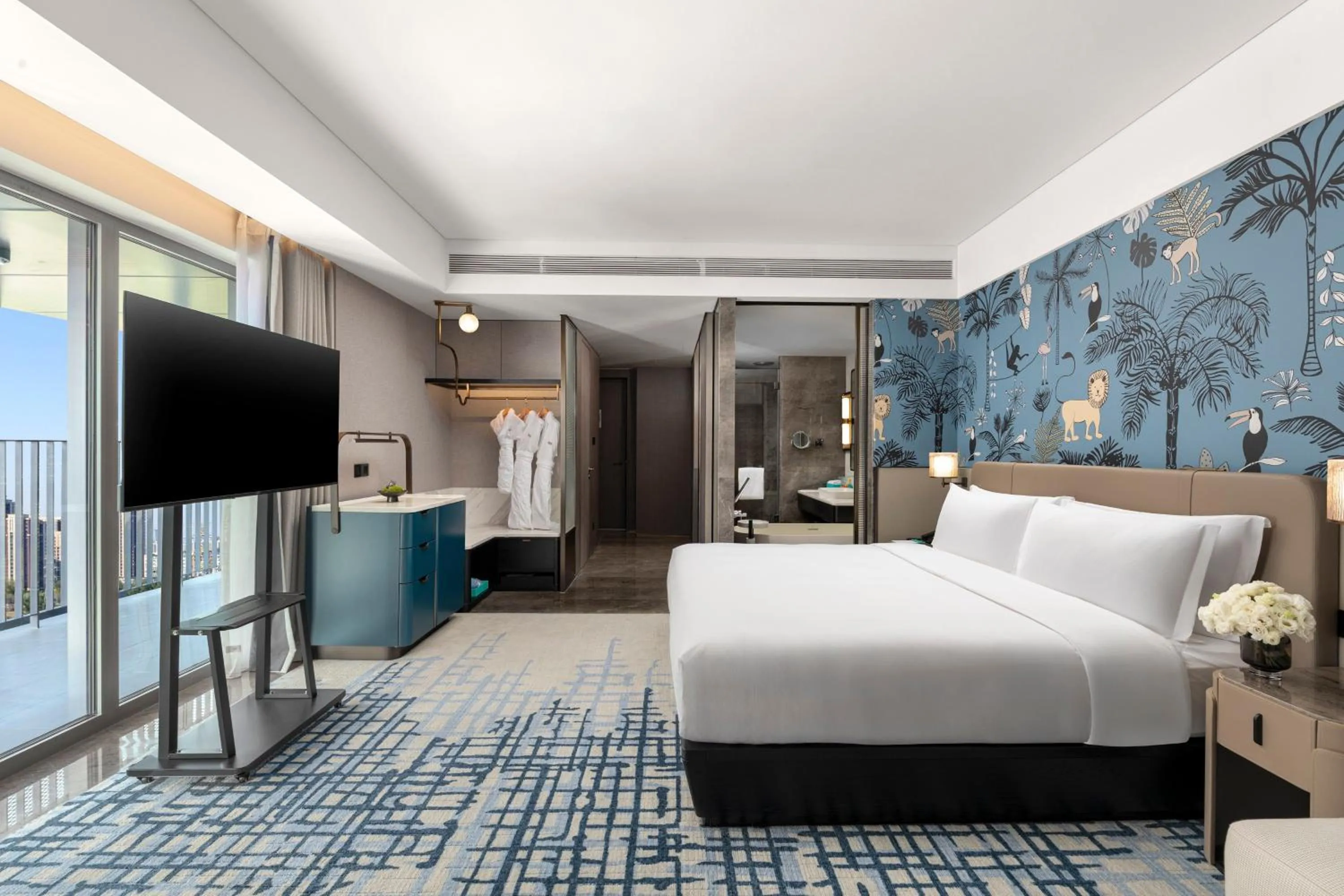 Photo of the whole room, Bed in Crowne Plaza Beijing Tongzhou