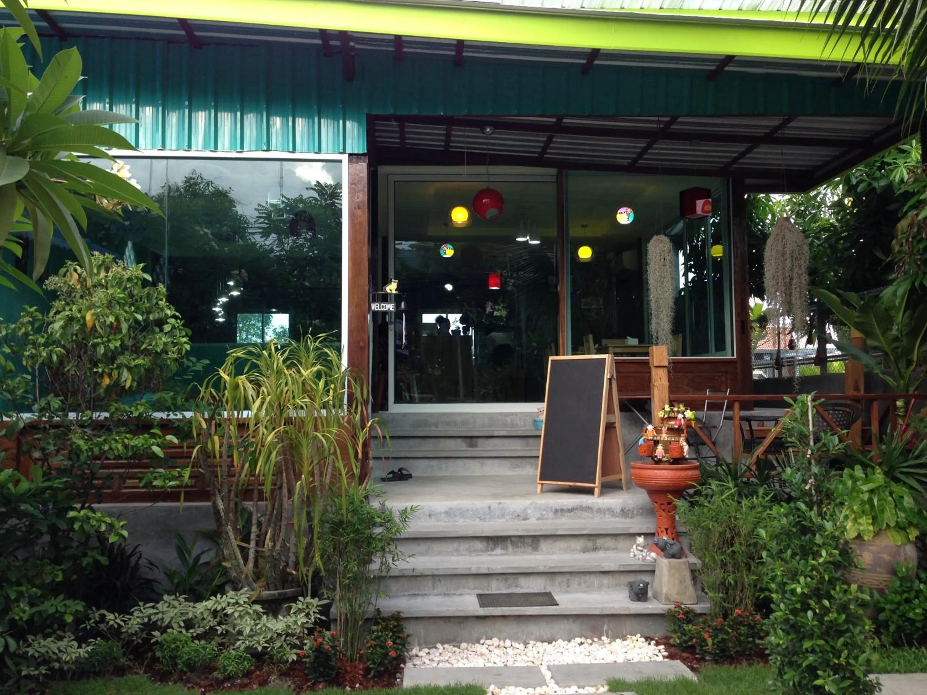 Food and drinks in Samui Poshtel