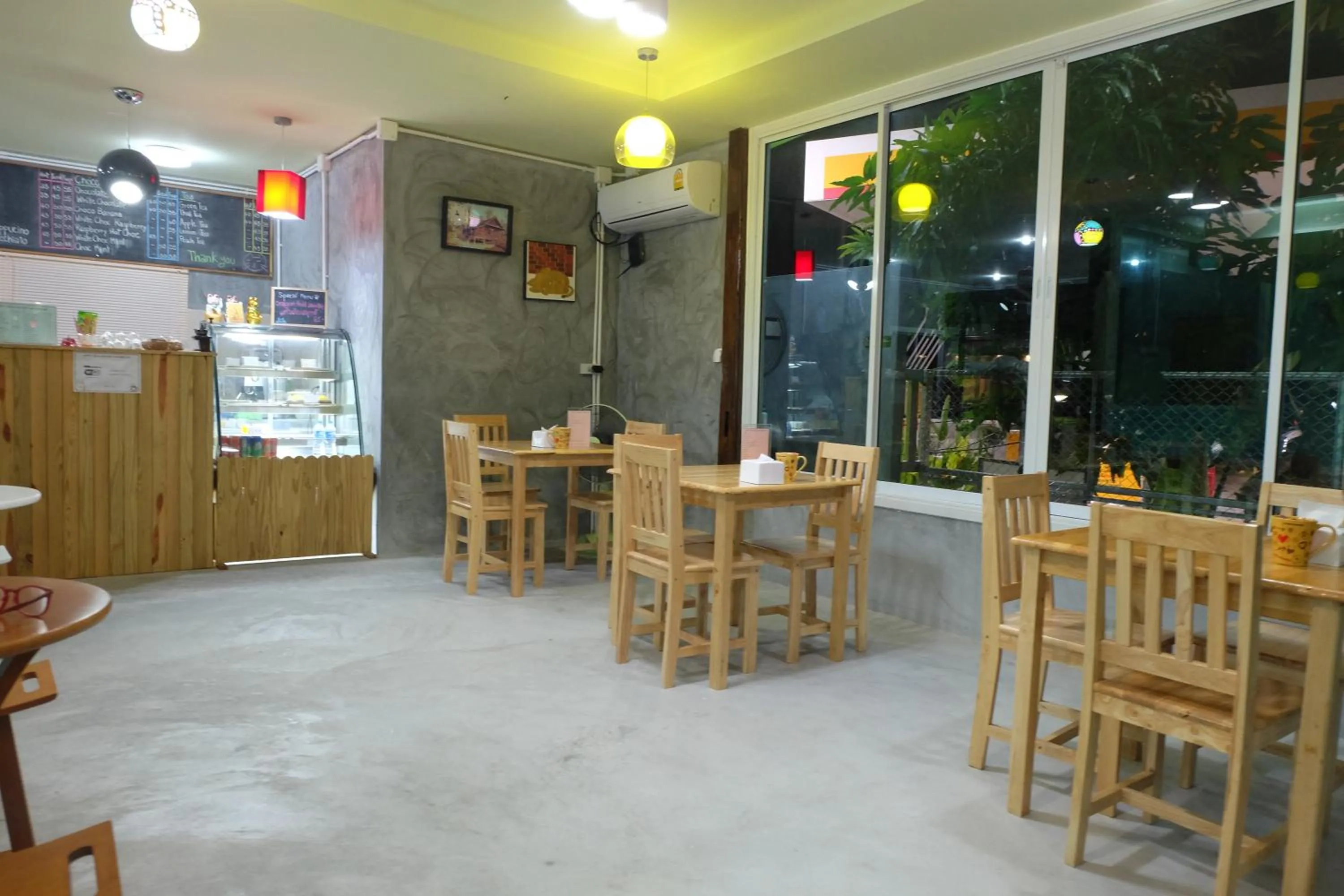 Restaurant/places to eat in Samui Poshtel
