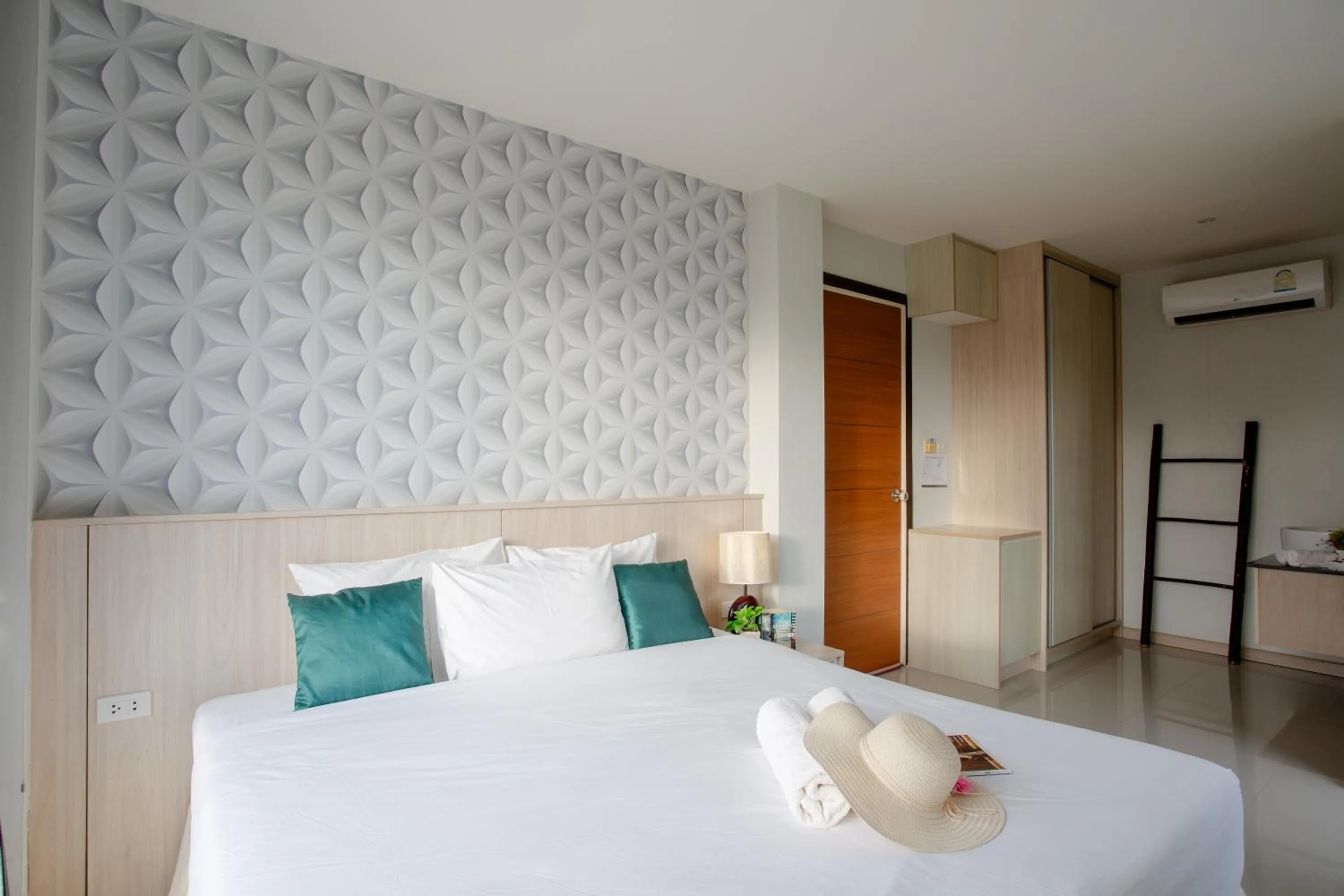 Bed in The Wings Boutique Hotels Krabi Ko Lanta