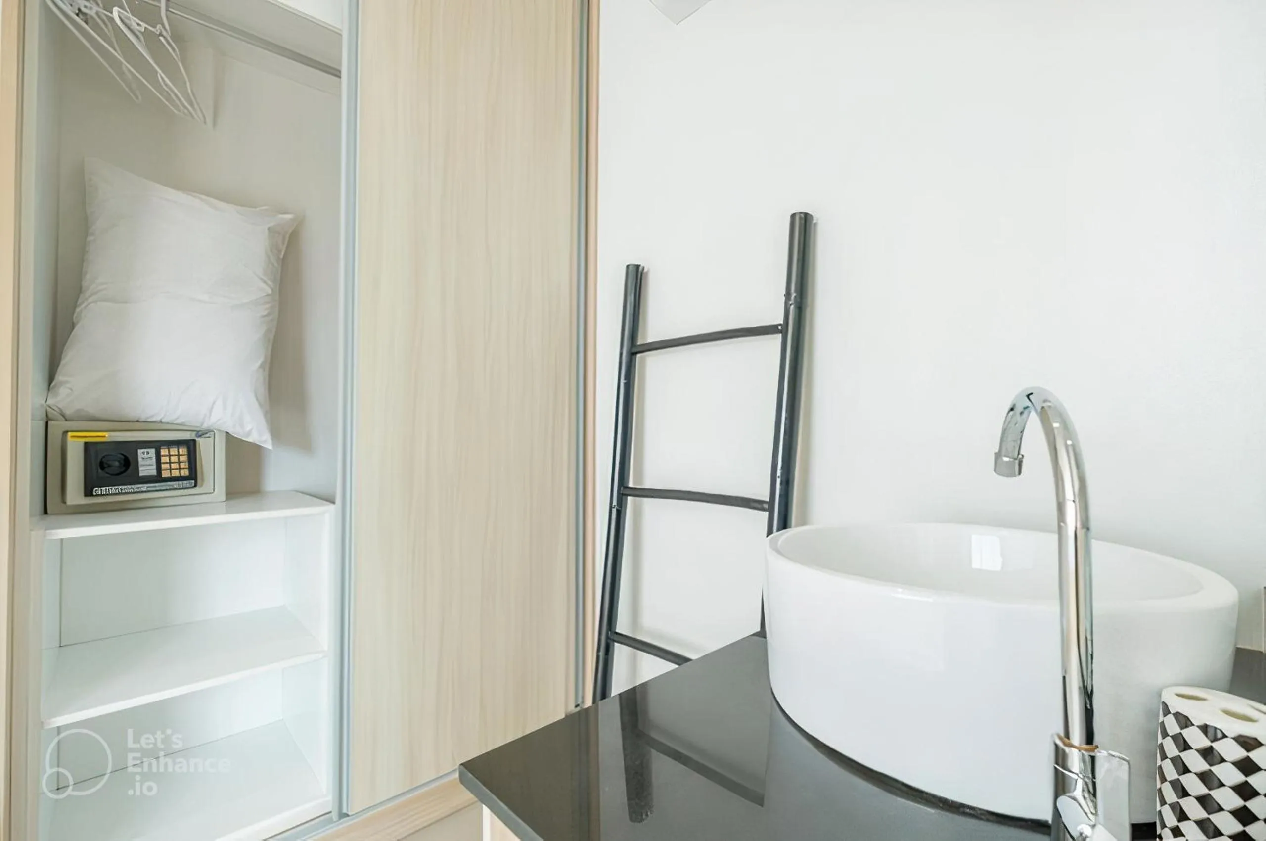 Bed in The Wings Boutique Hotels Krabi Ko Lanta