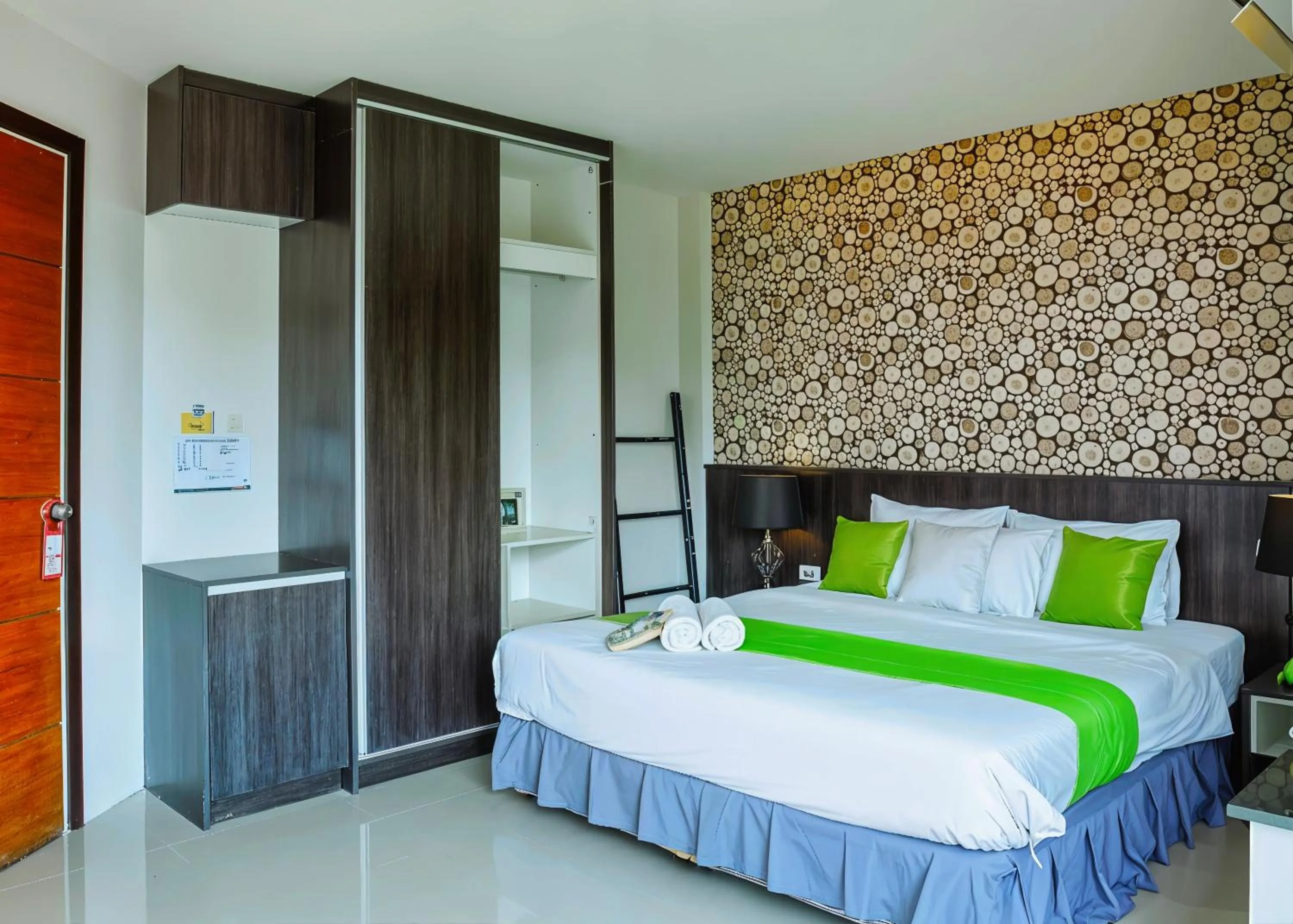 Bed in The Wings Boutique Hotels Krabi Ko Lanta