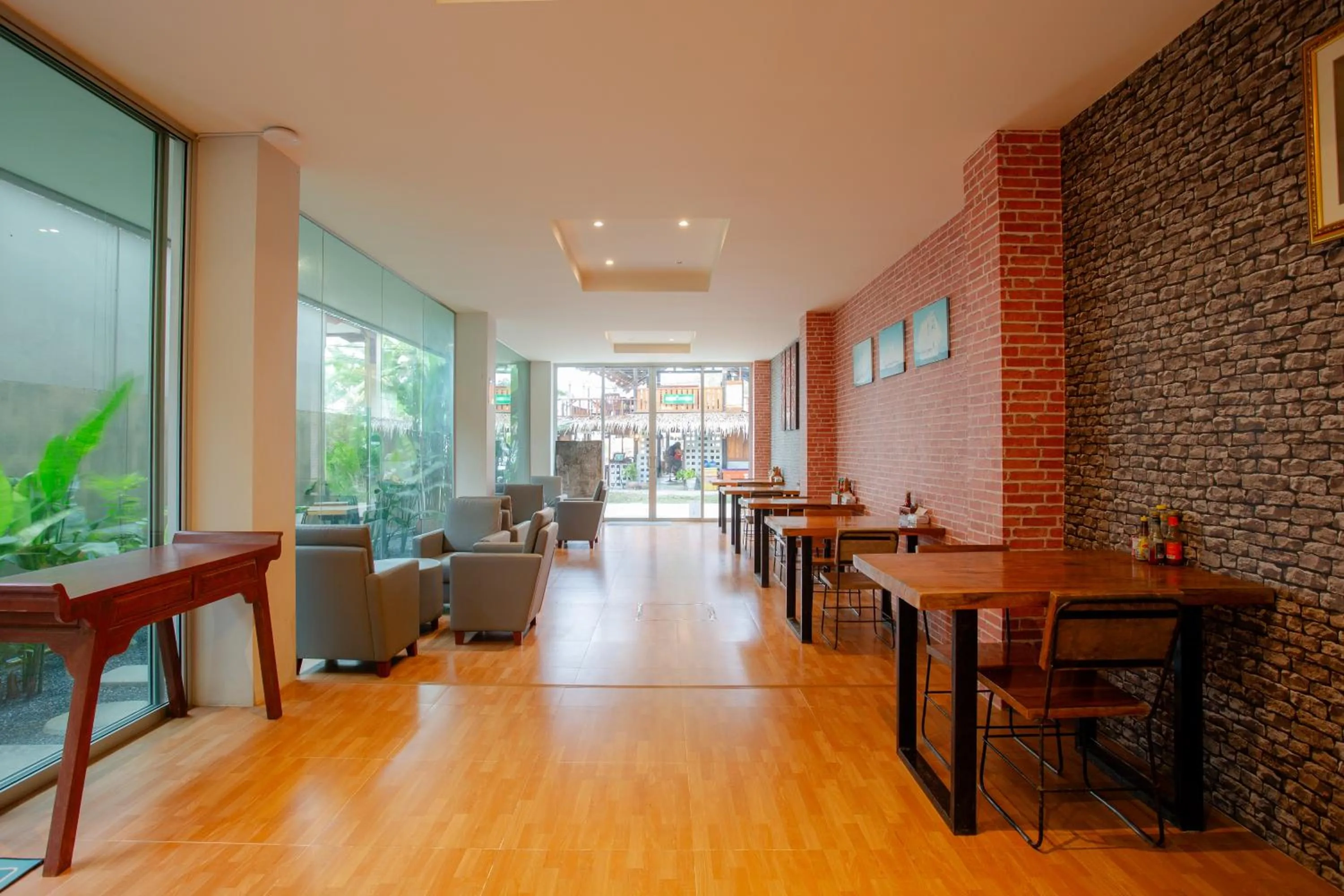 Restaurant/places to eat in The Wings Boutique Hotels Krabi Ko Lanta