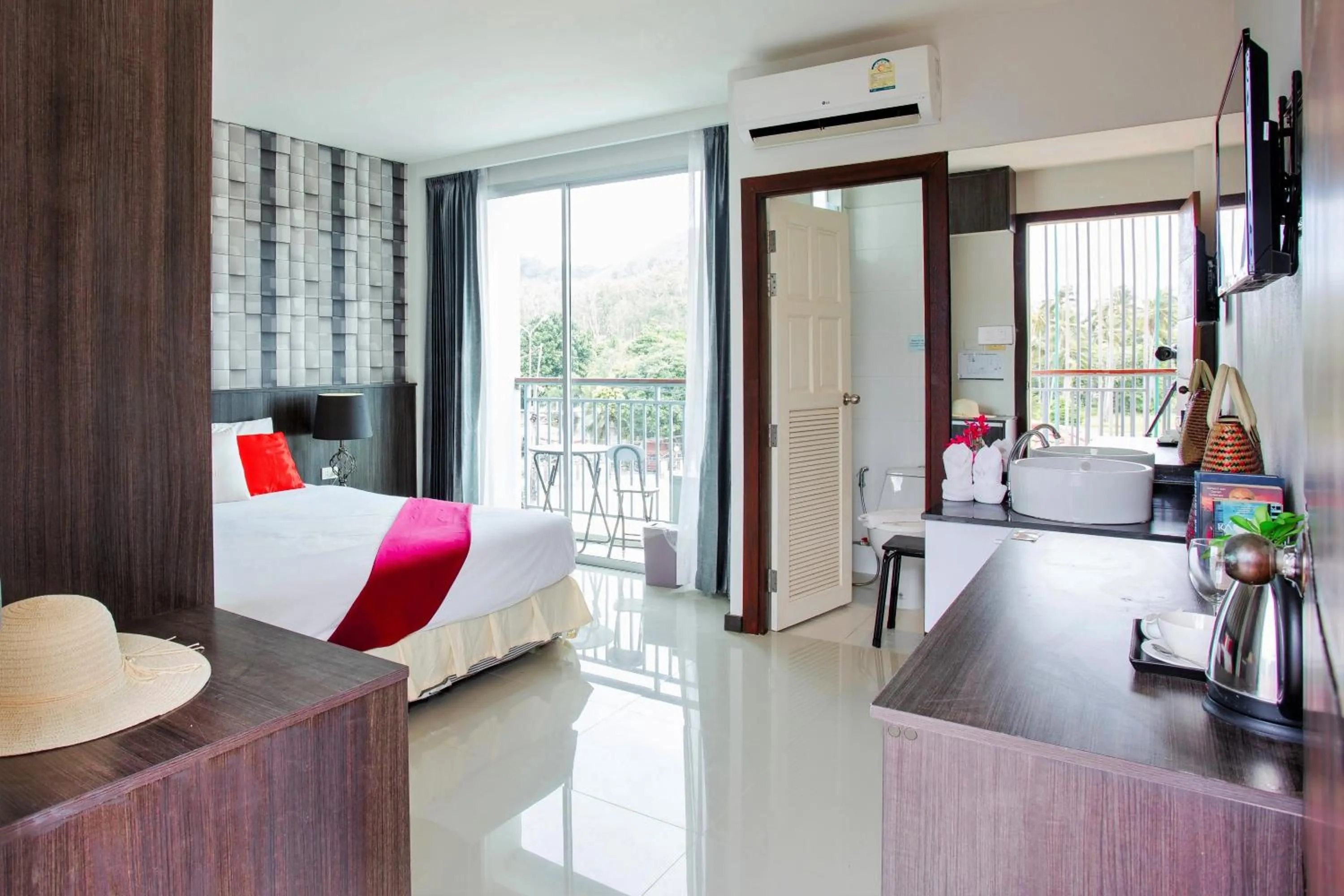 Bed in The Wings Boutique Hotels Krabi Ko Lanta