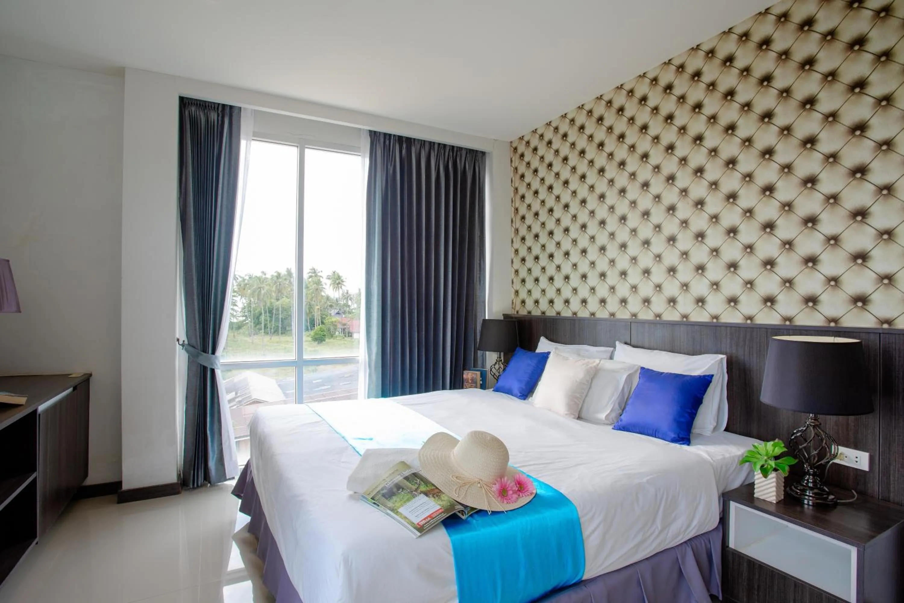 Bed in The Wings Boutique Hotels Krabi Ko Lanta