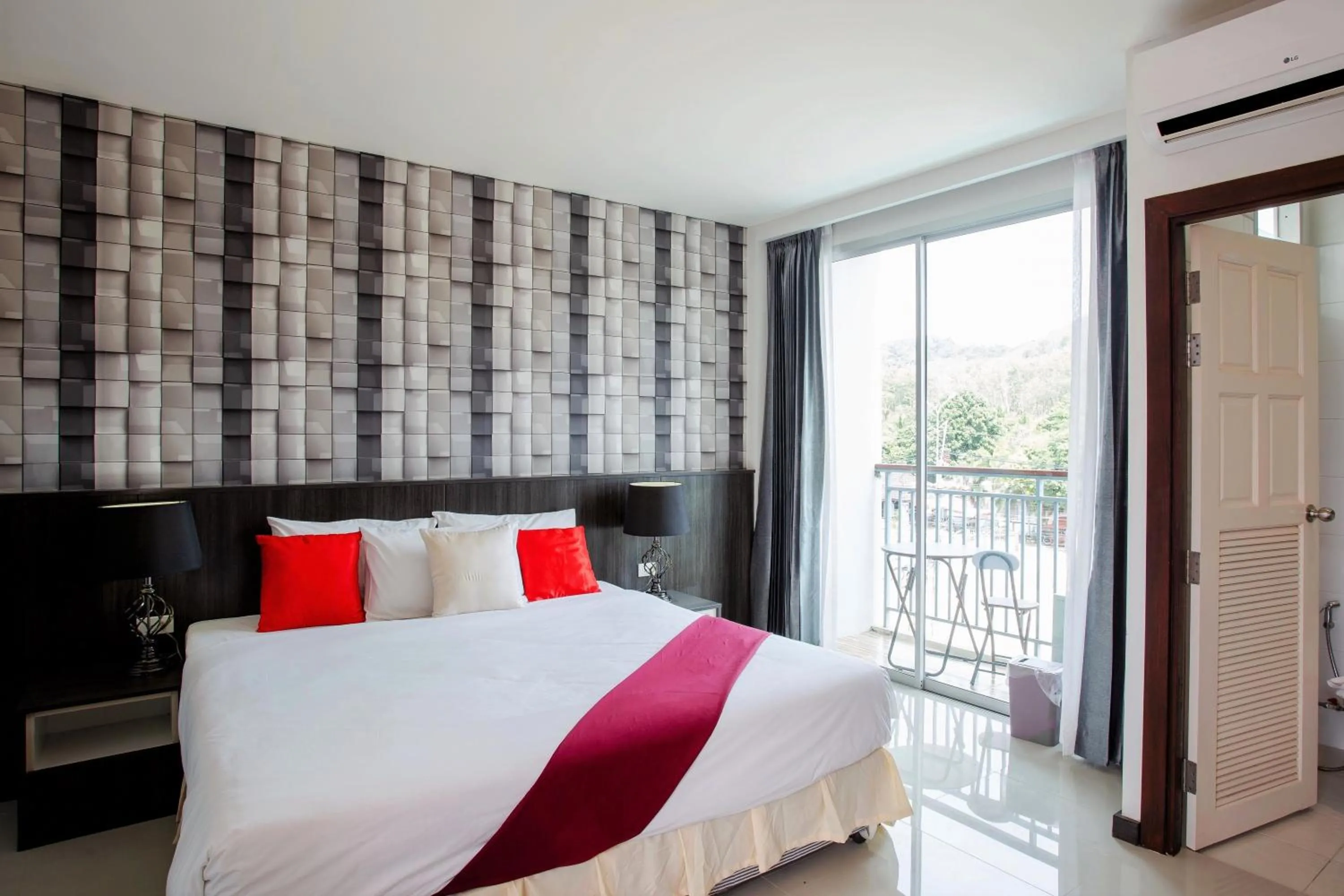 Bed in The Wings Boutique Hotels Krabi Ko Lanta