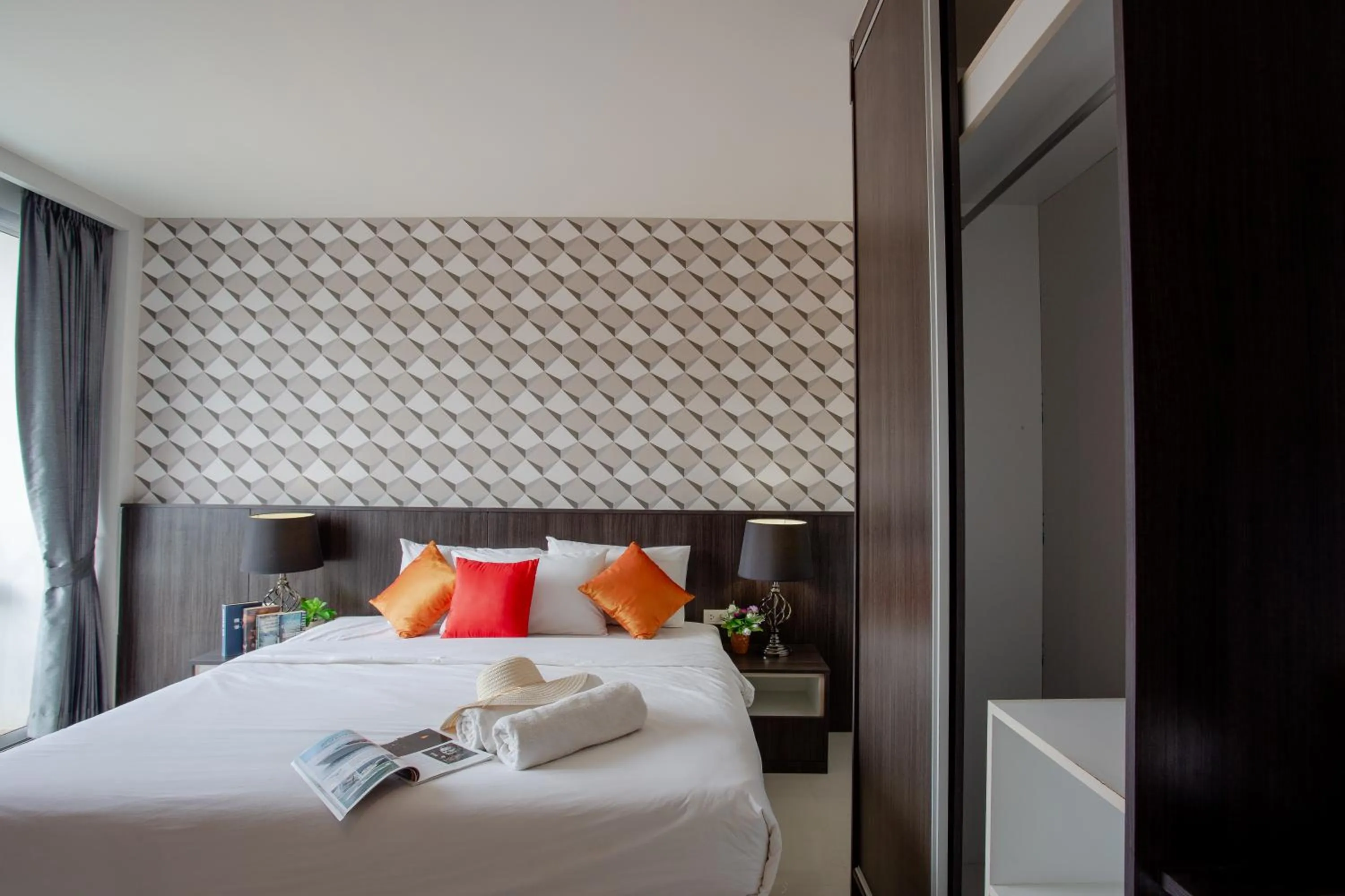 Bed in The Wings Boutique Hotels Krabi Ko Lanta