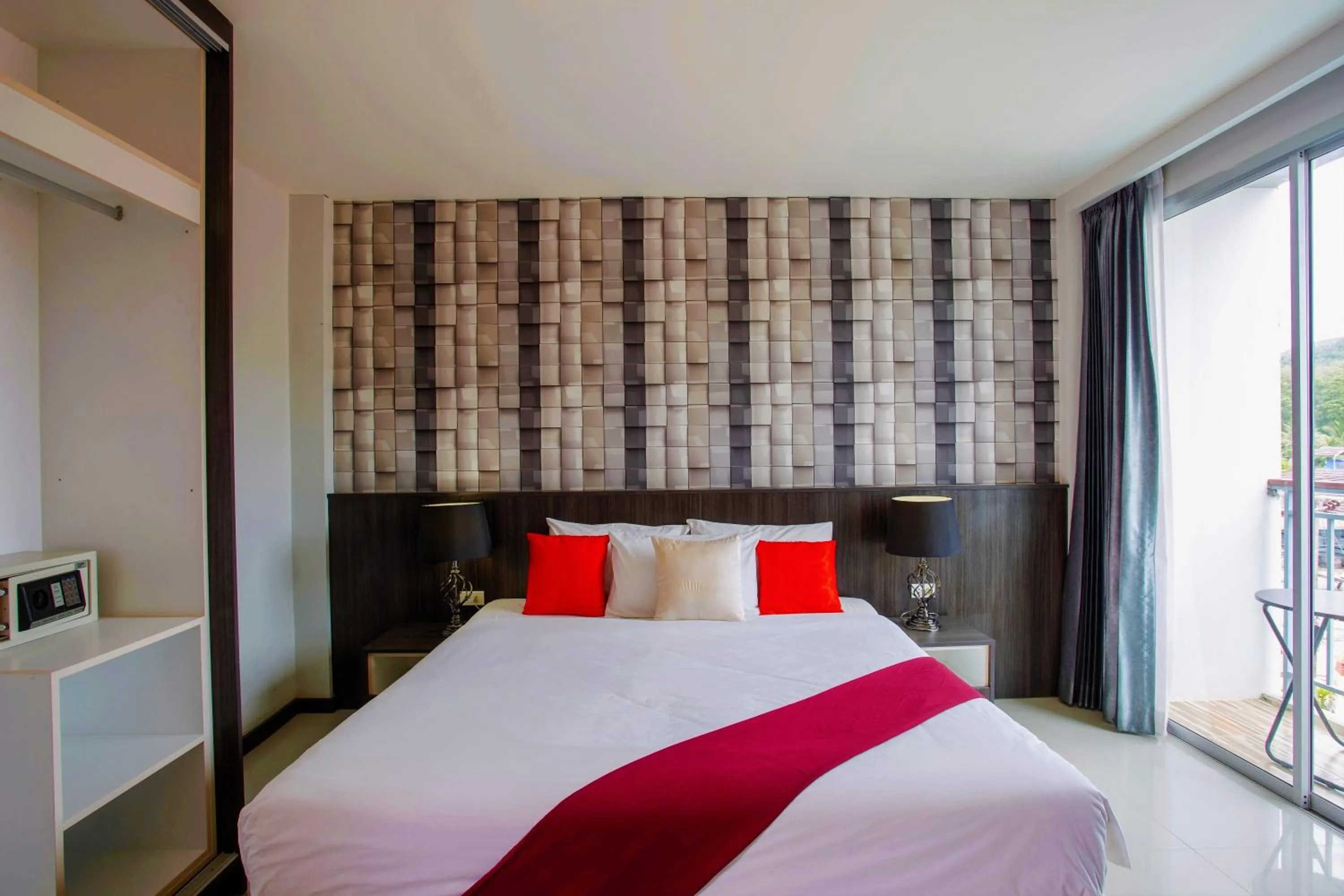 Bed in The Wings Boutique Hotels Krabi Ko Lanta