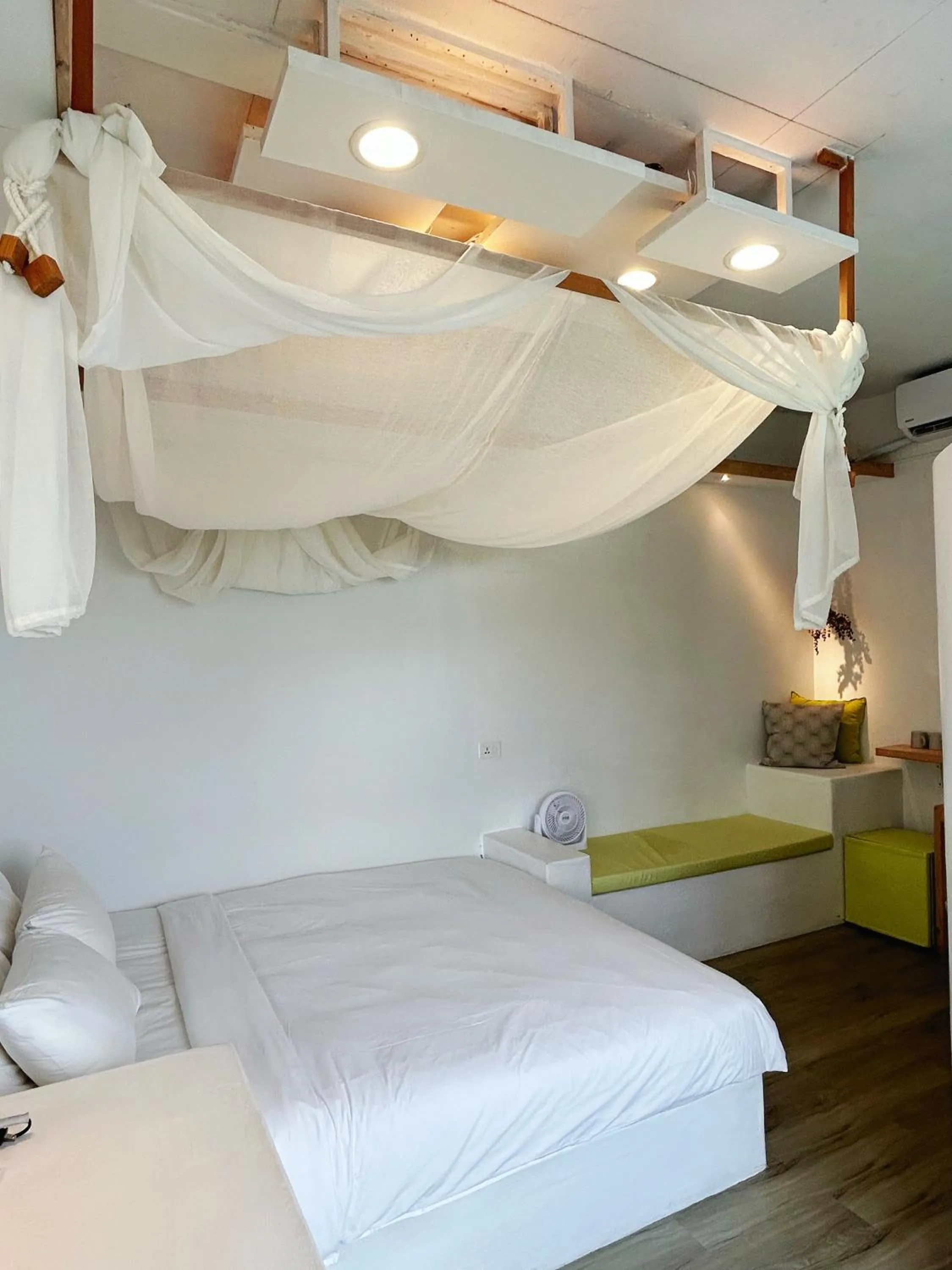 Bed in White&Light B&B