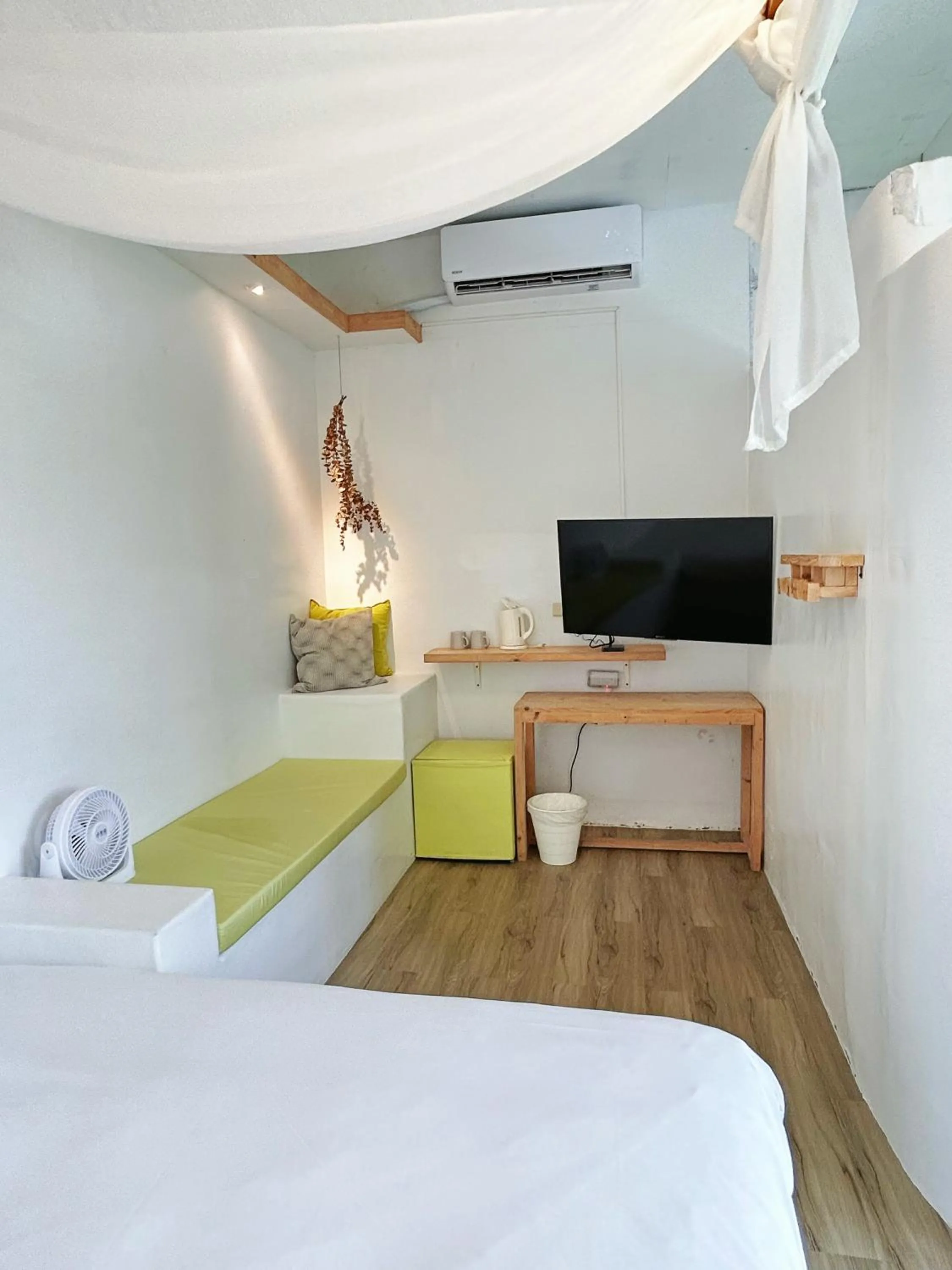 Bed in White&Light B&B